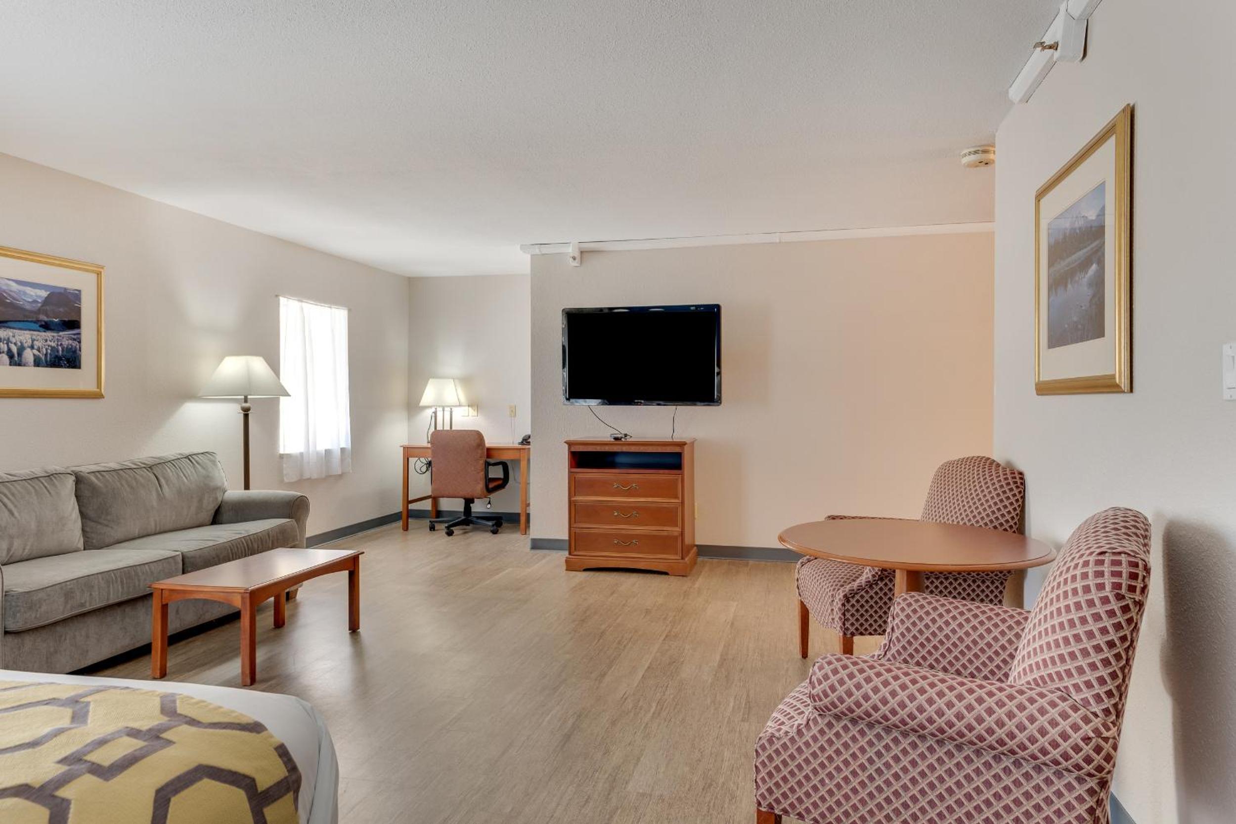 Studio King Suite - Non-Smoking - Photo 4