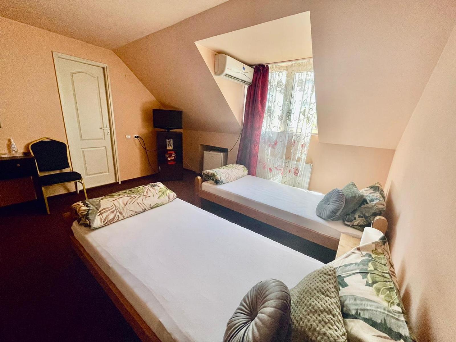 Superior Twin Room - Photo 3