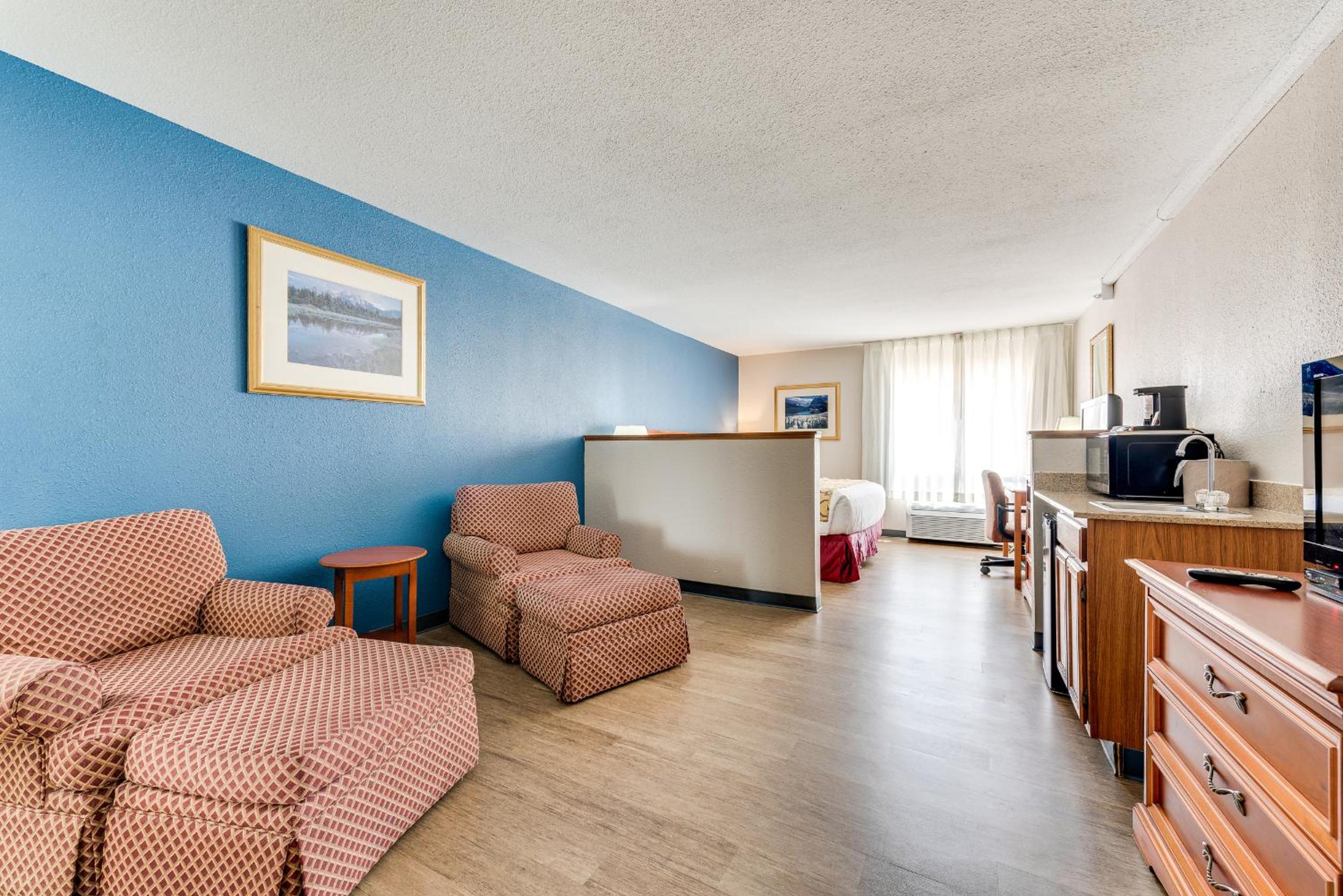 Deluxe King Room - Non-Smoking - Photo 5