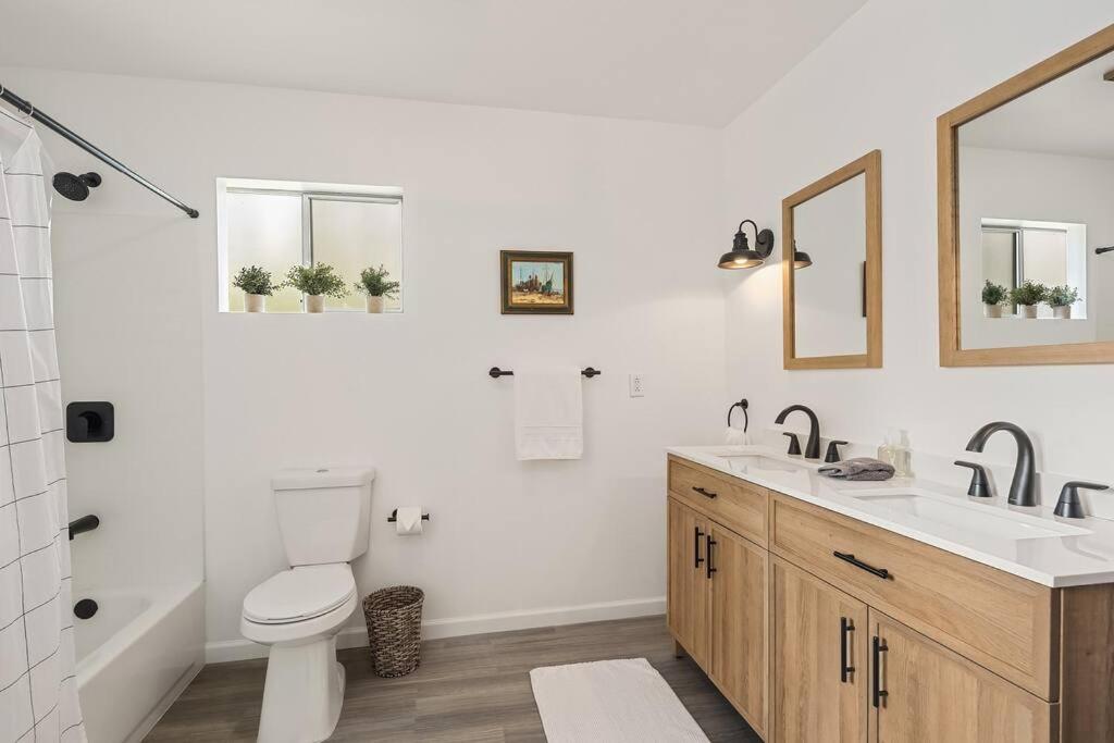 Four-Bedroom House photo 2