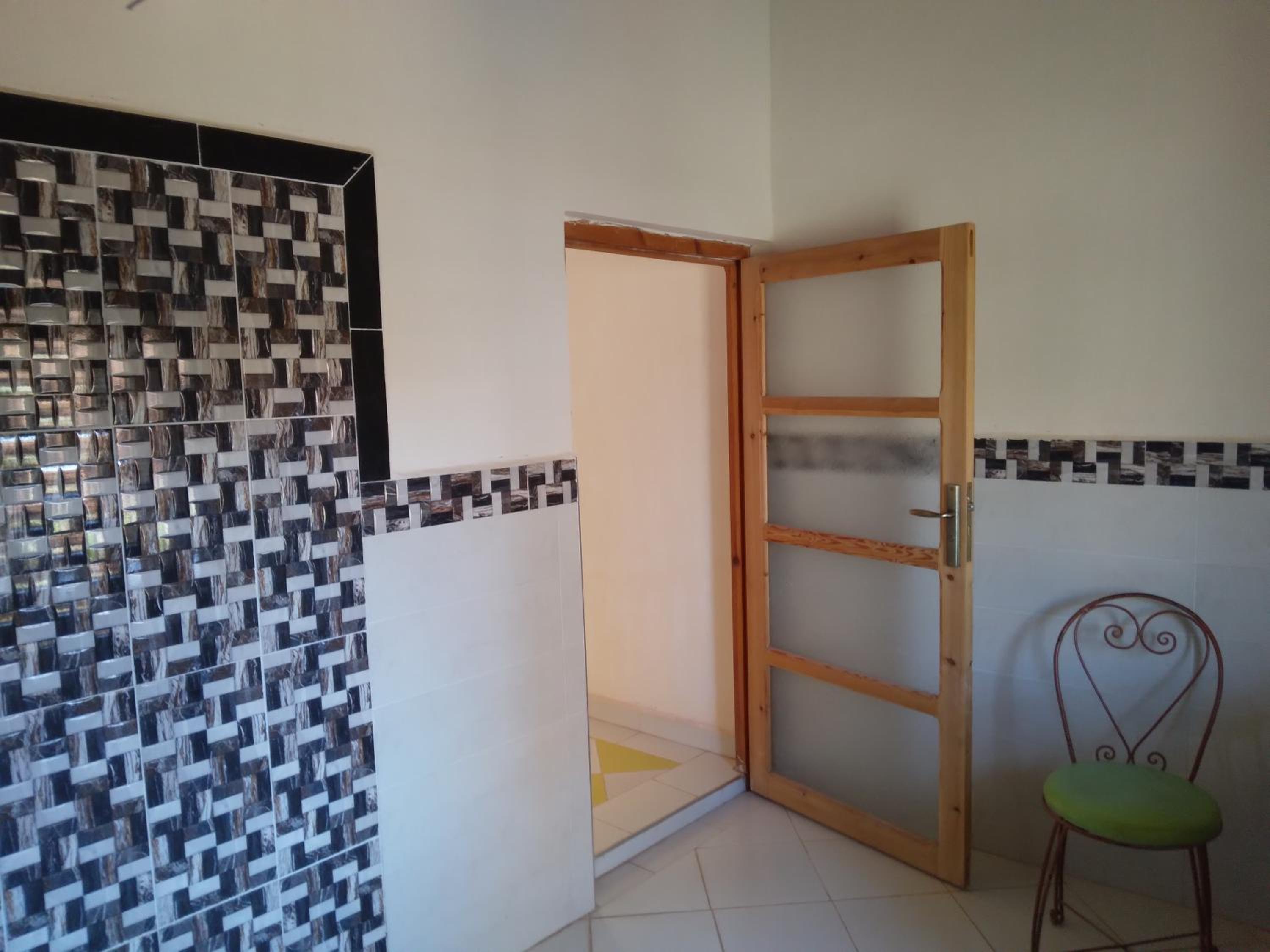 Double Room with Private Bathroom - Photo 2