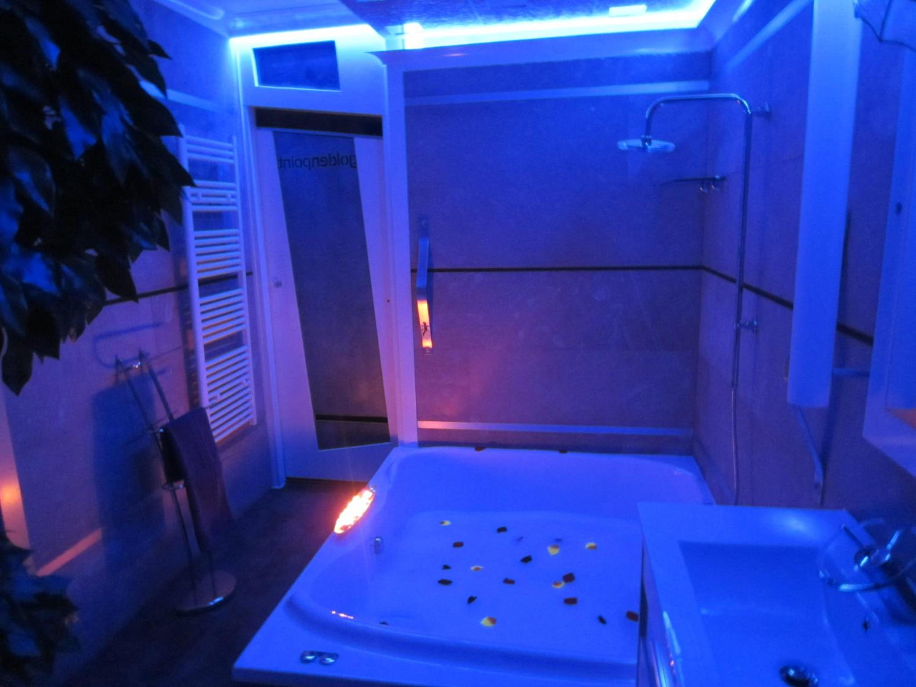 Two-Bedroom Suite - Photo 12