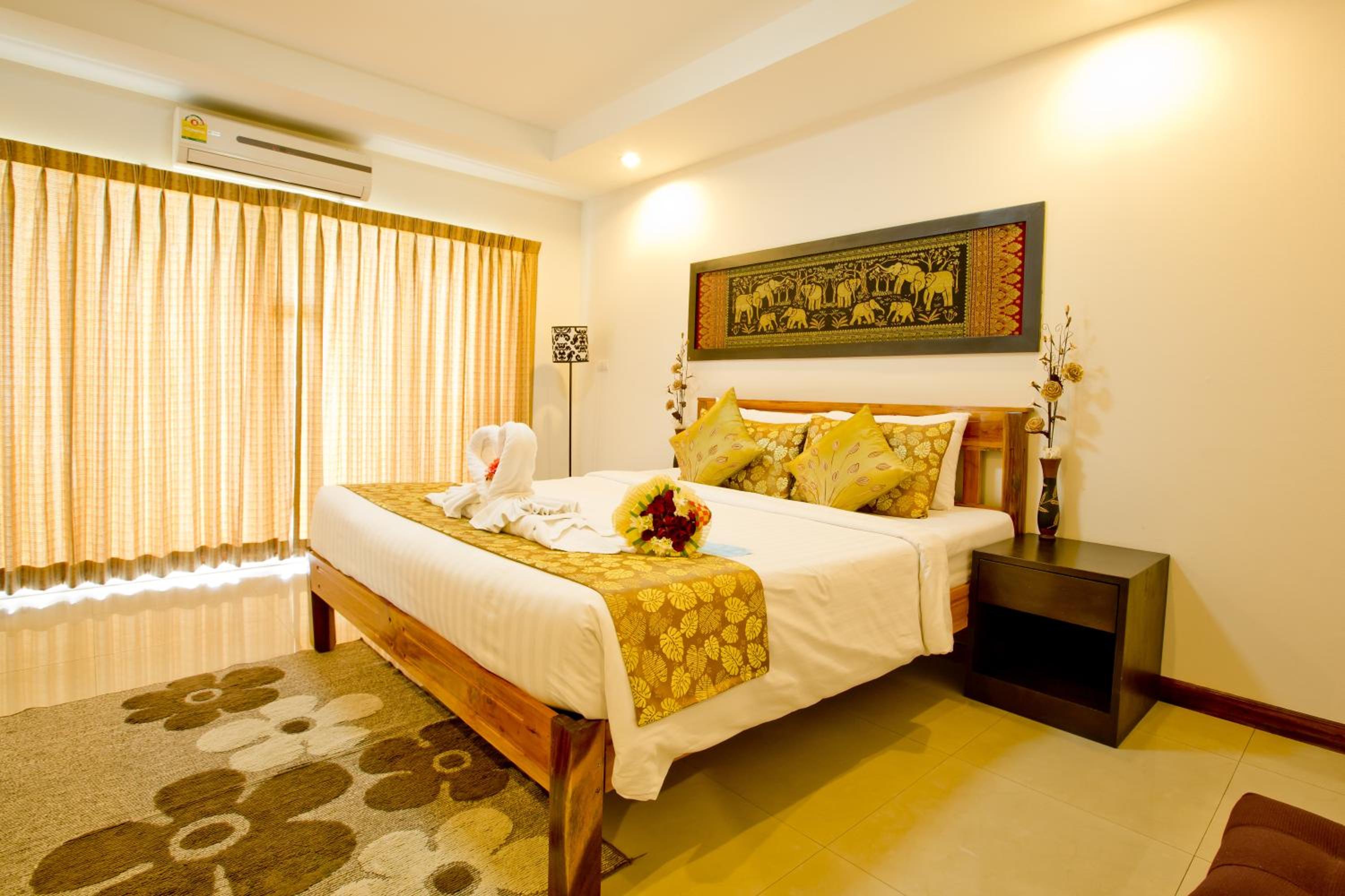 Deluxe Double or Twin Room - Photo 7