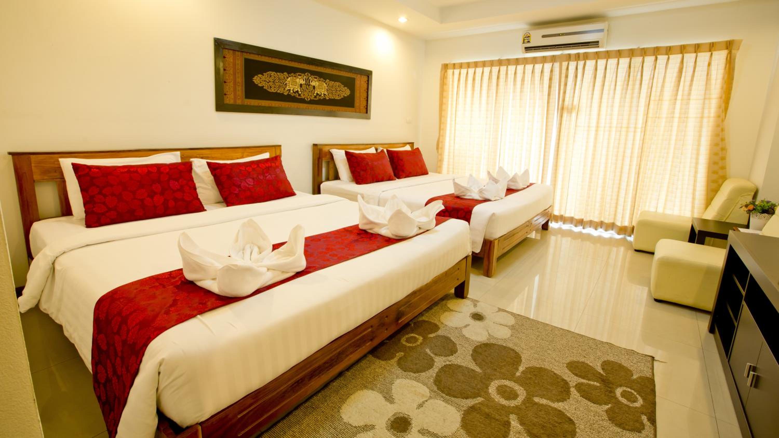 Deluxe Family Room - Photo 1