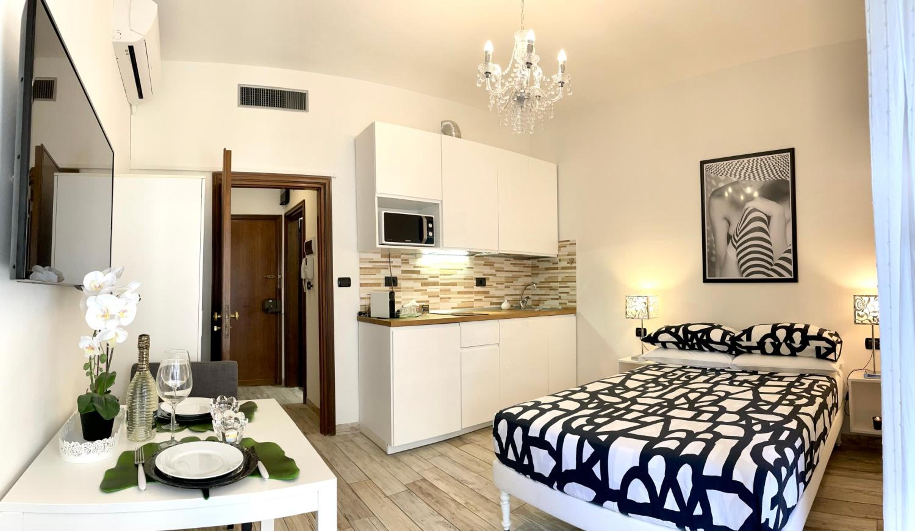 One-Bedroom Apartment photo 2