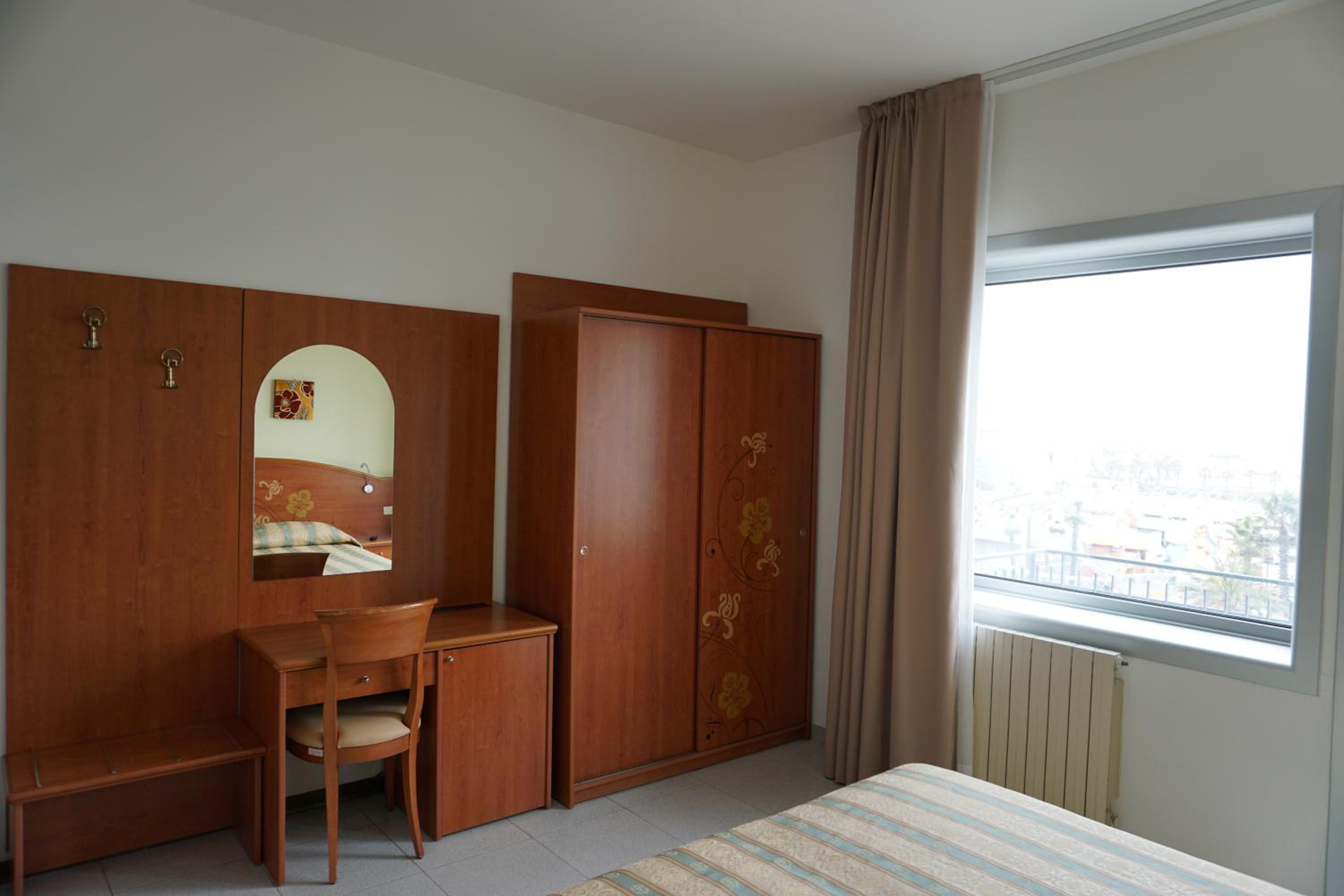 Triple Room with Side Sea View photo 3