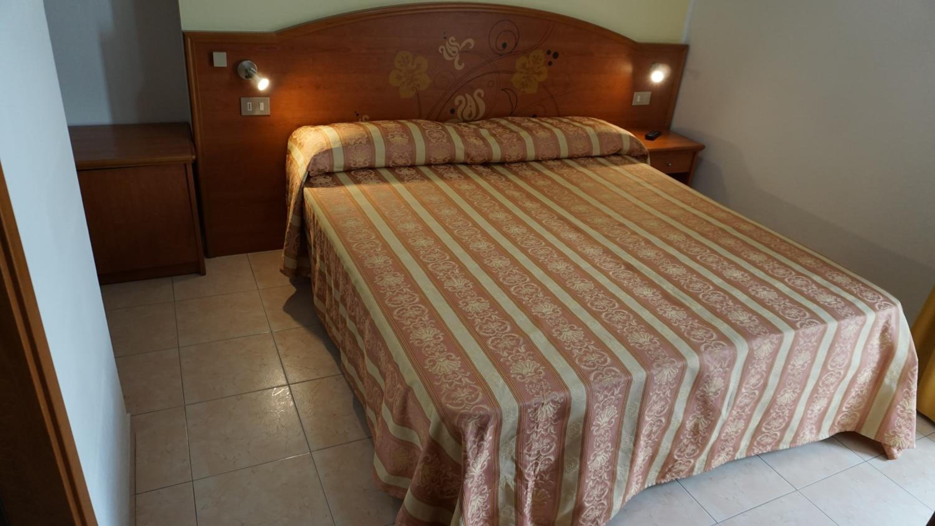 Double or Twin Room with Front Sea View photo 2