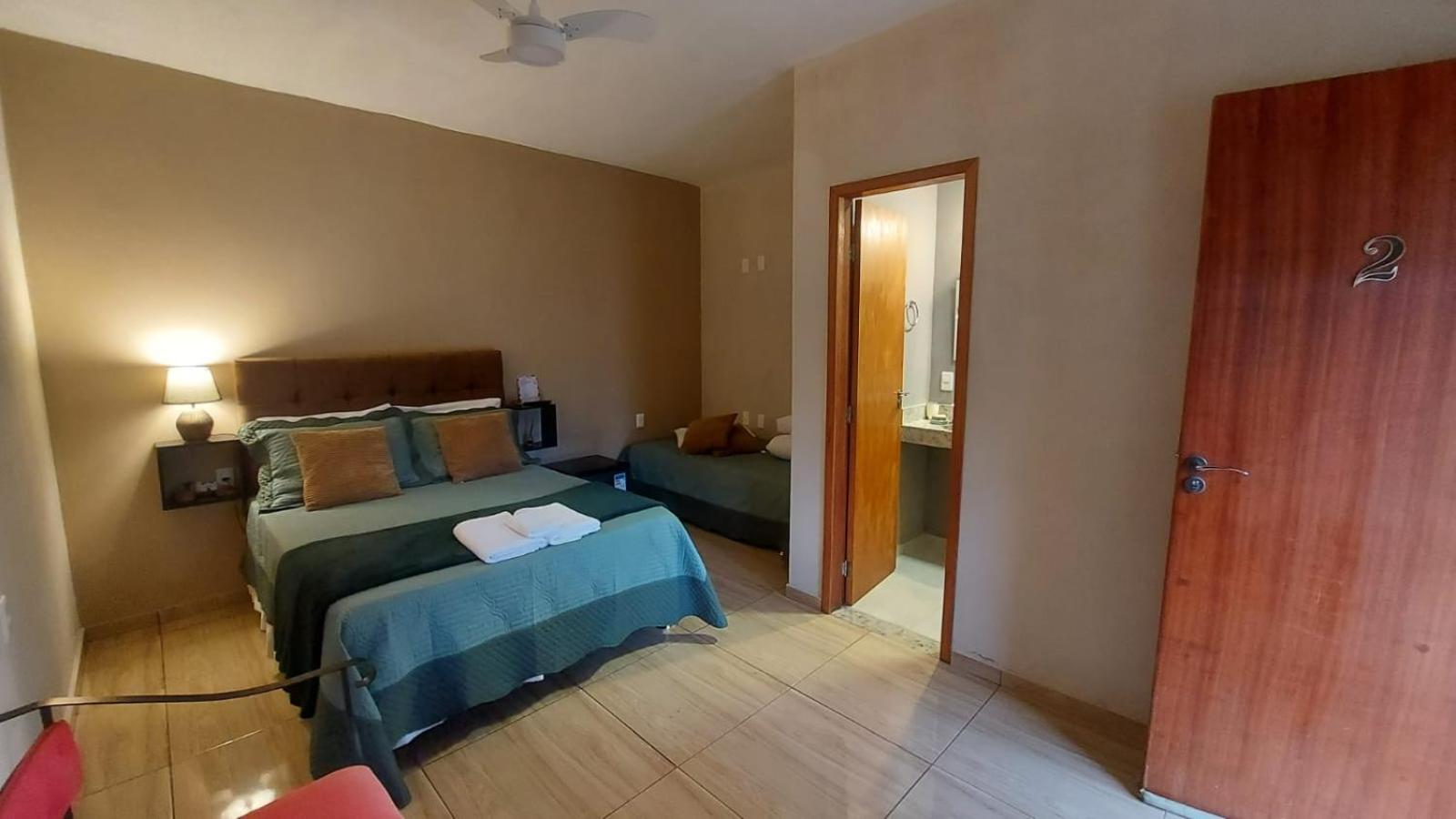 Executive Suite - Photo 2
