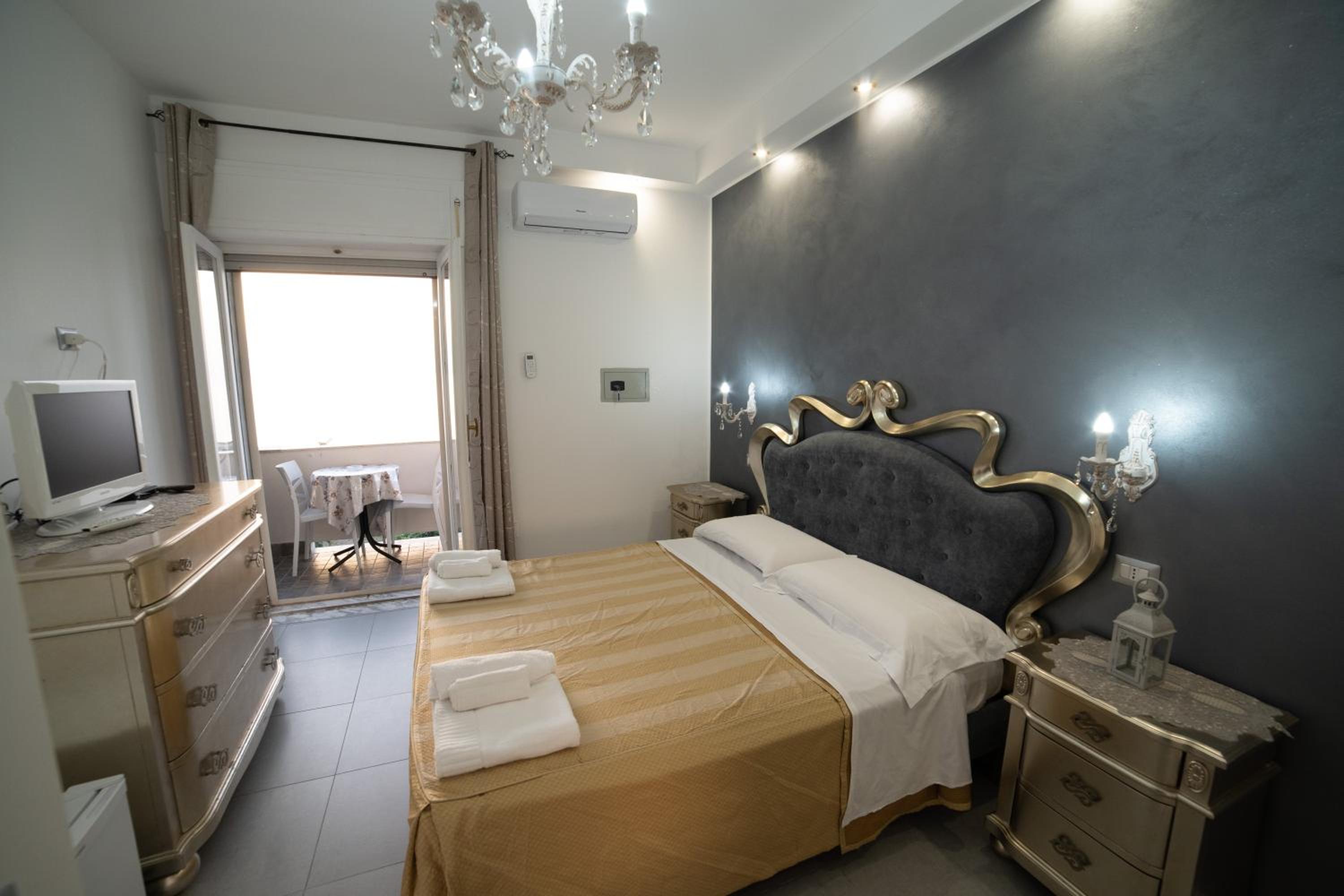Double Room with Balcony and Sea View photo 2