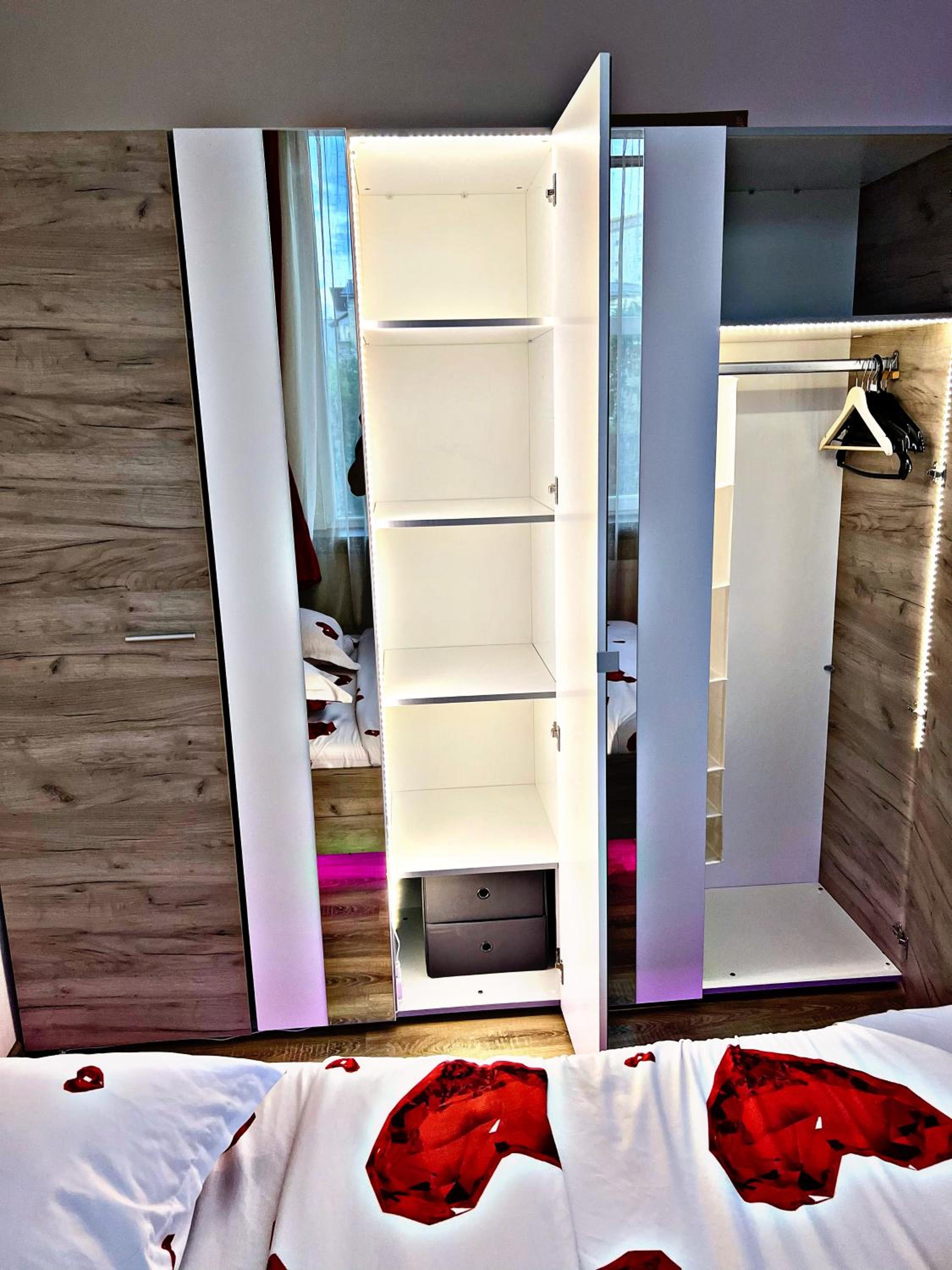 One-Bedroom Apartment - Photo 31