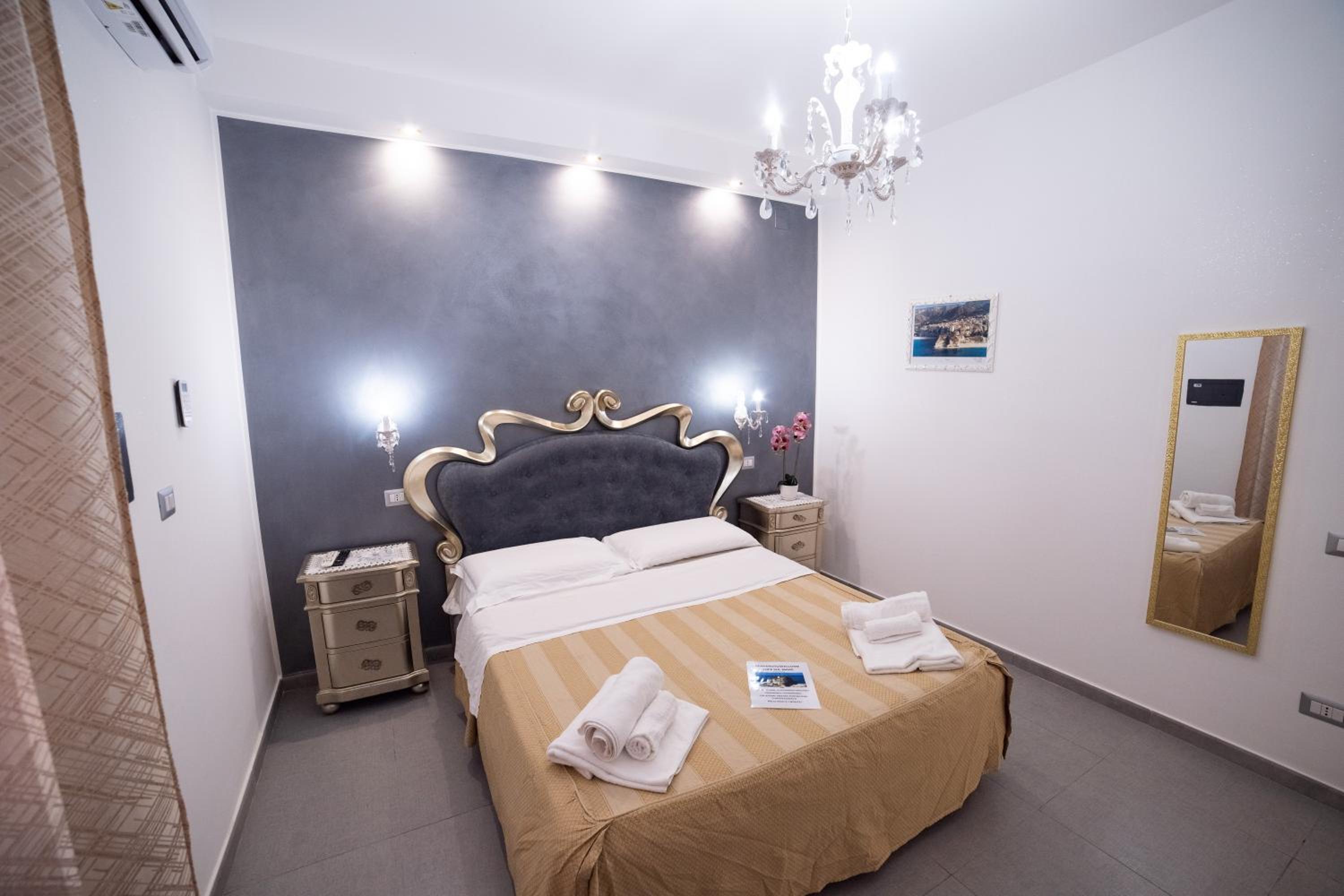 Large Double Room photo 1