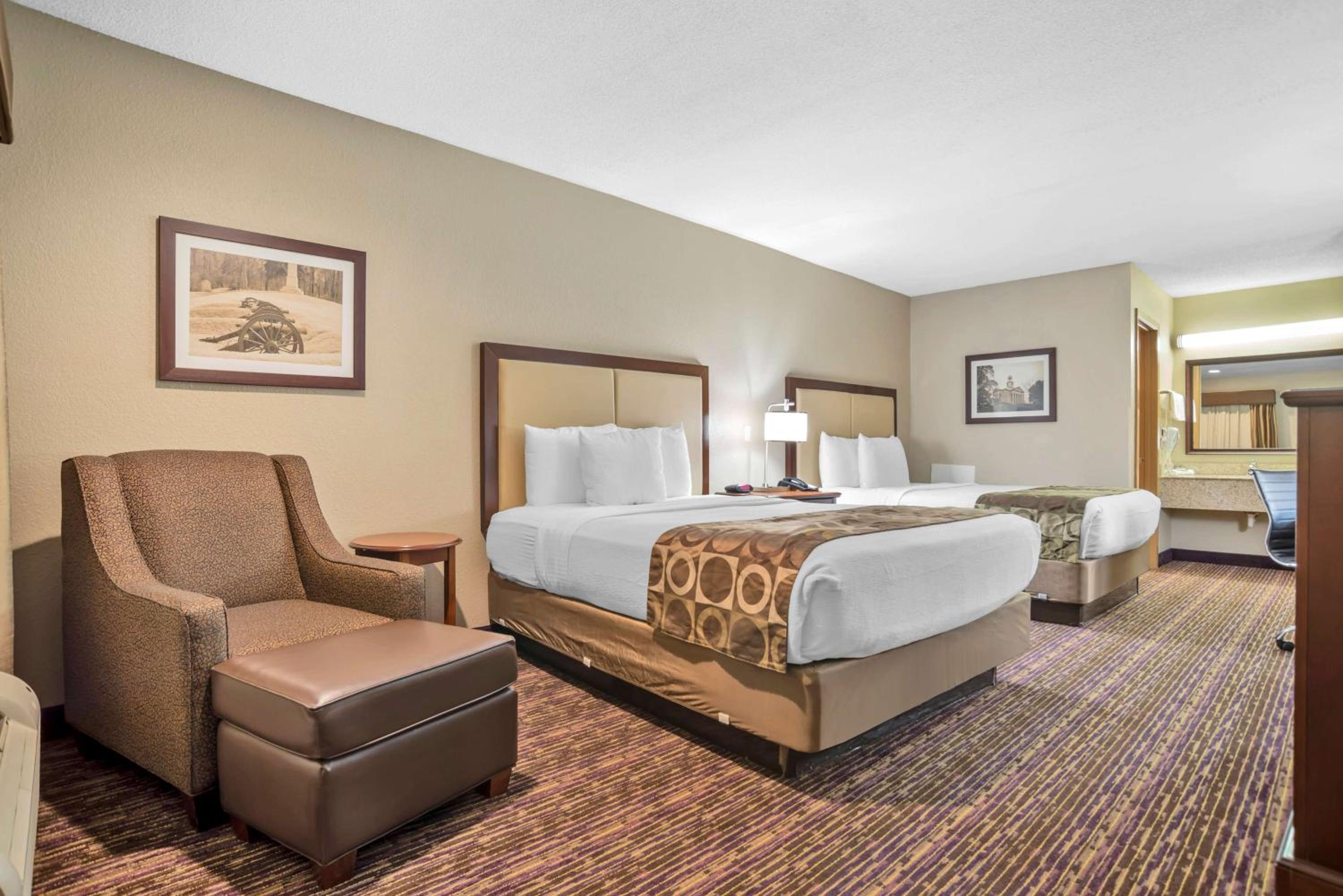 Queen Room with Two Queen Beds - Smoking photo 1