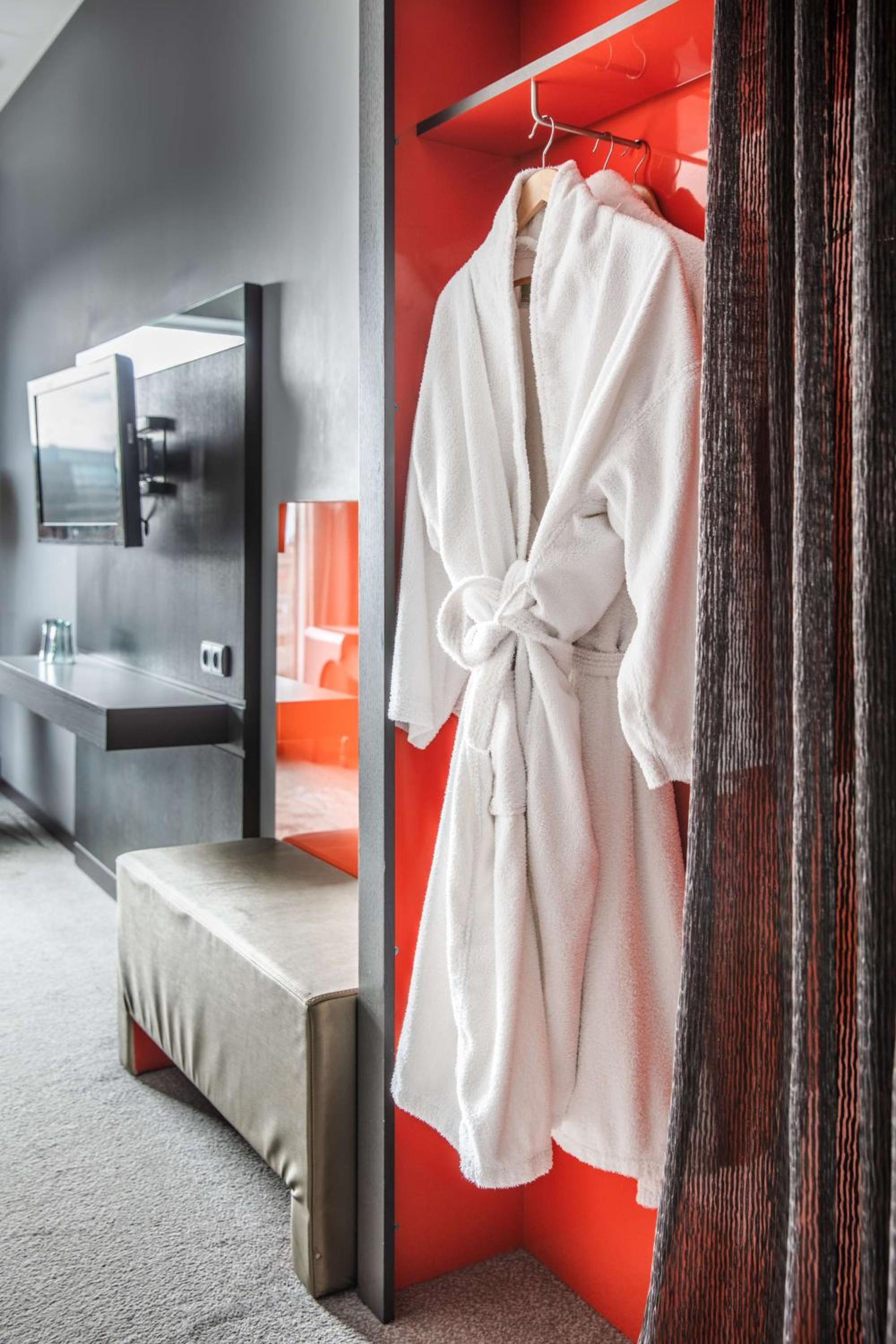 Superior Room with City View - Photo 3