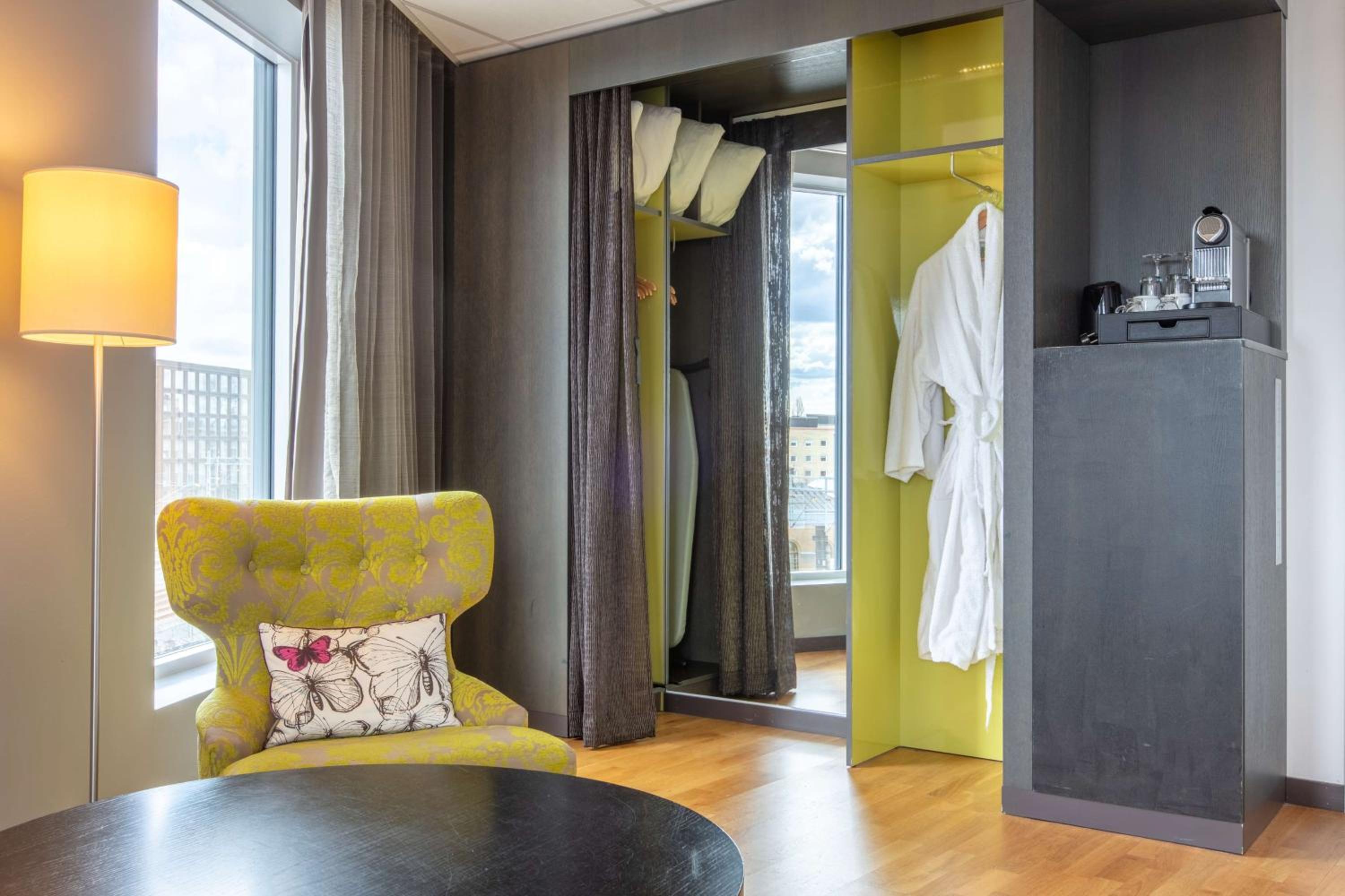 Premium Room - Photo 7