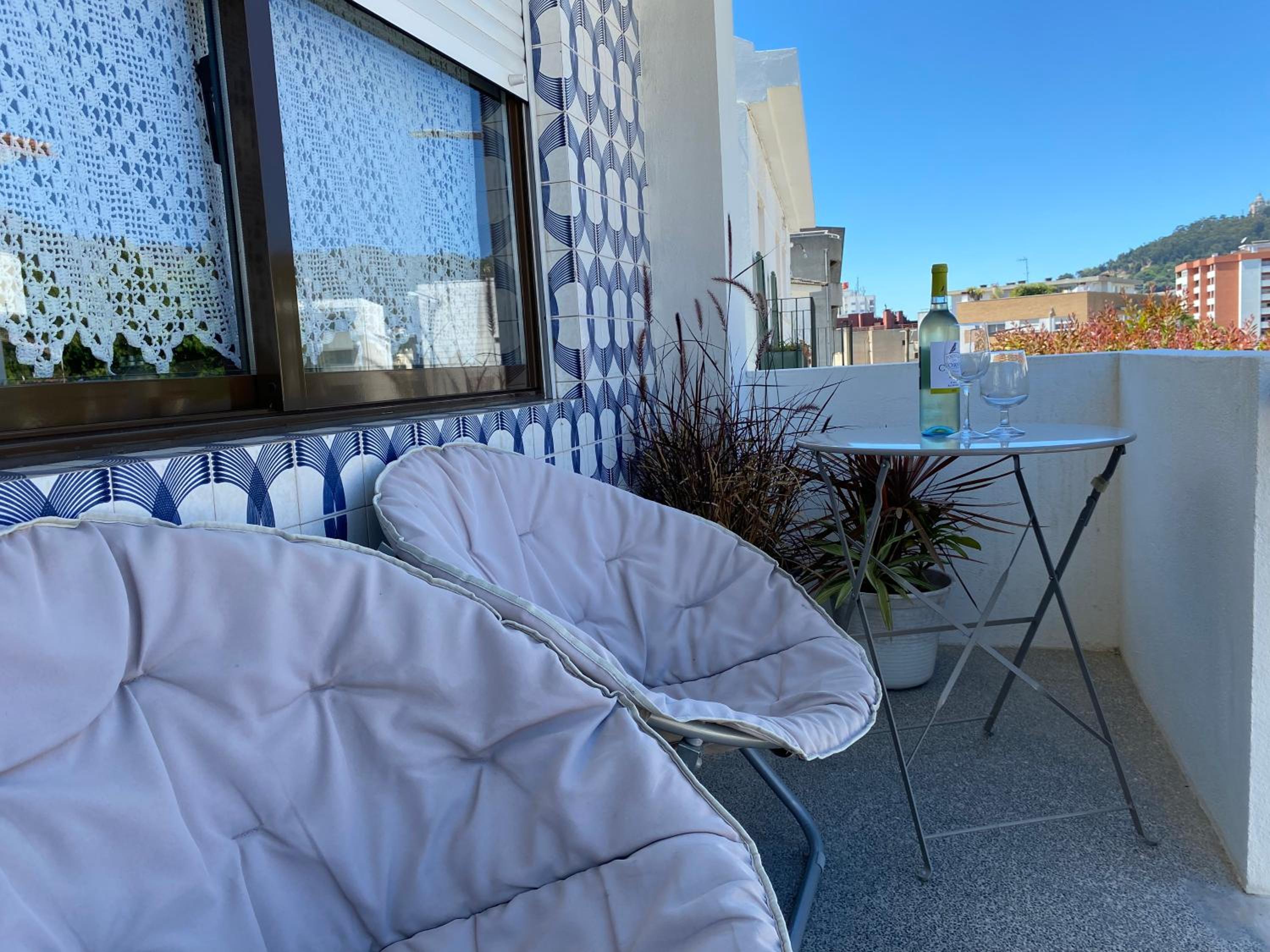 Double Room with Balcony - Photo 2