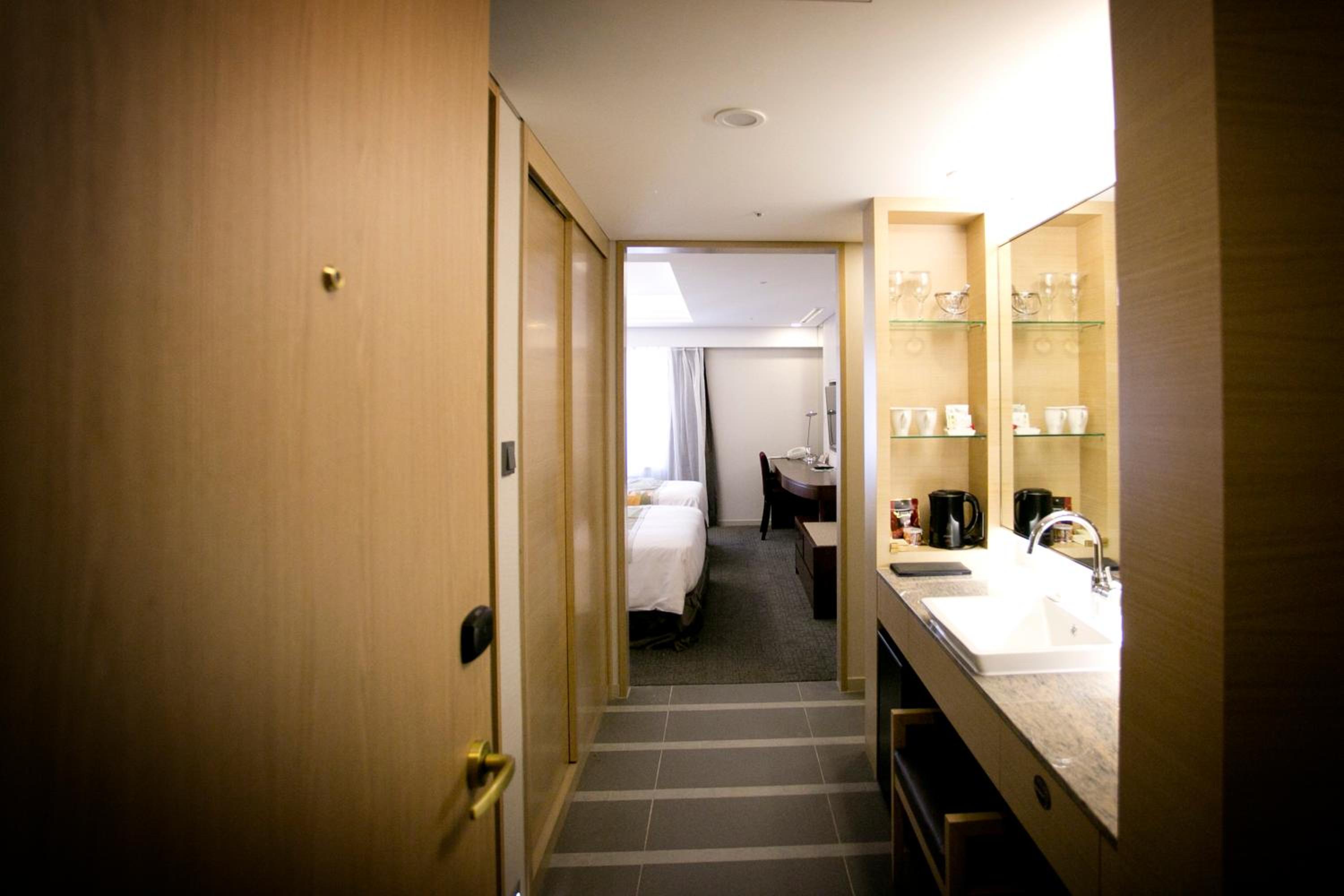 Deluxe Double Room with Bath - Photo 3
