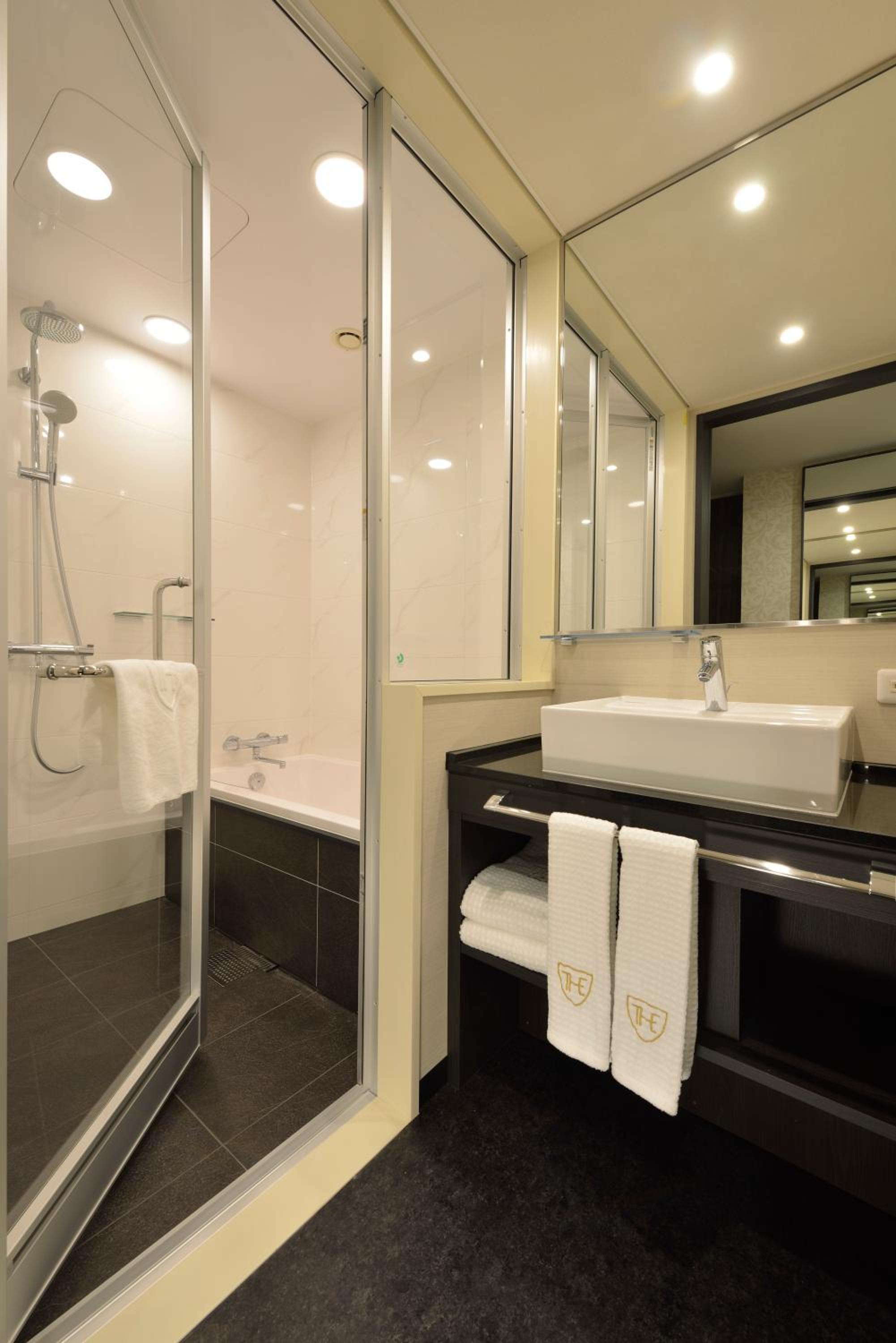 Deluxe Twin Room - Photo 2