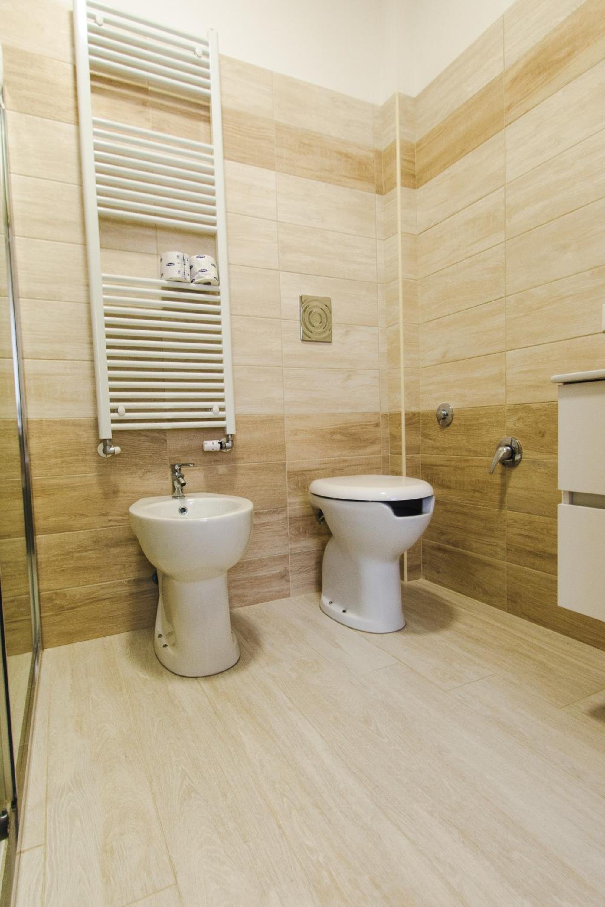 Quadruple Room with Private Bathroom photo 2