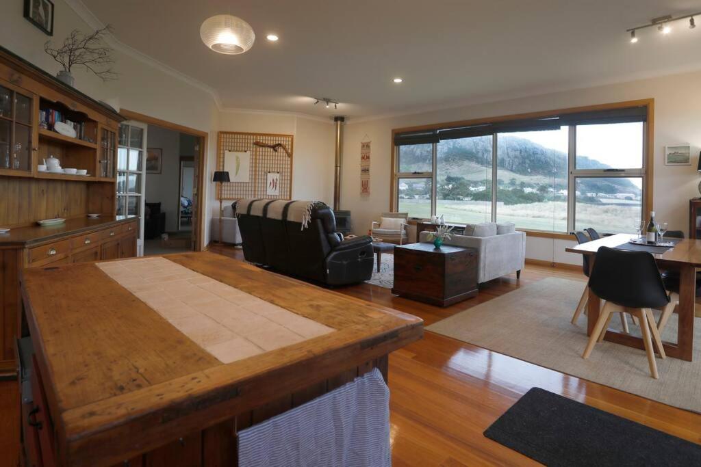 Three-Bedroom House photo 1