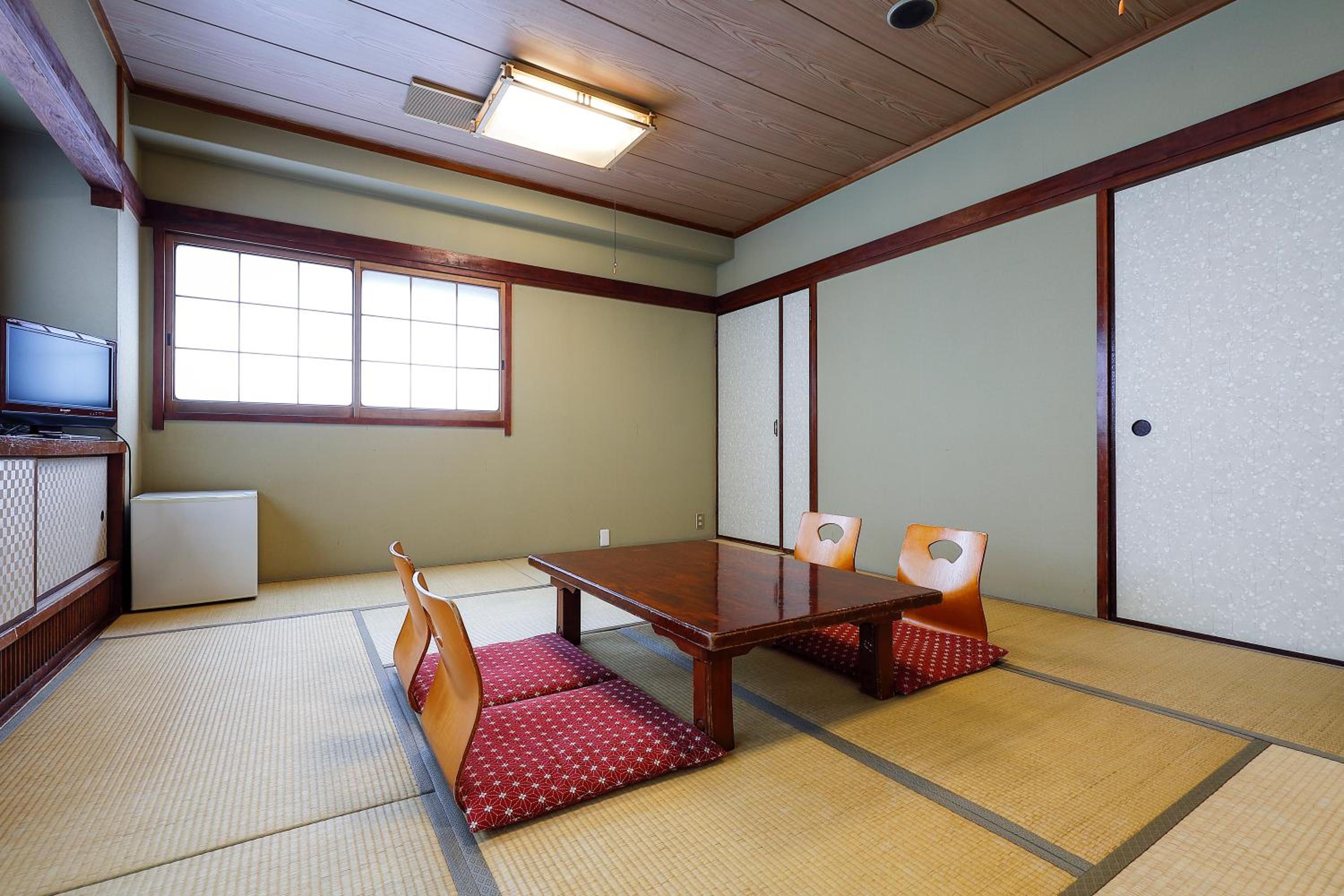 Superior Japanese-Style Room