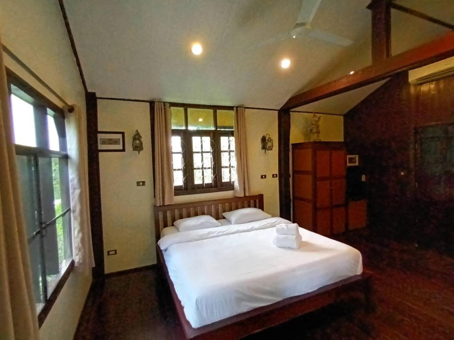 Cottage with Garden View - Photo 3