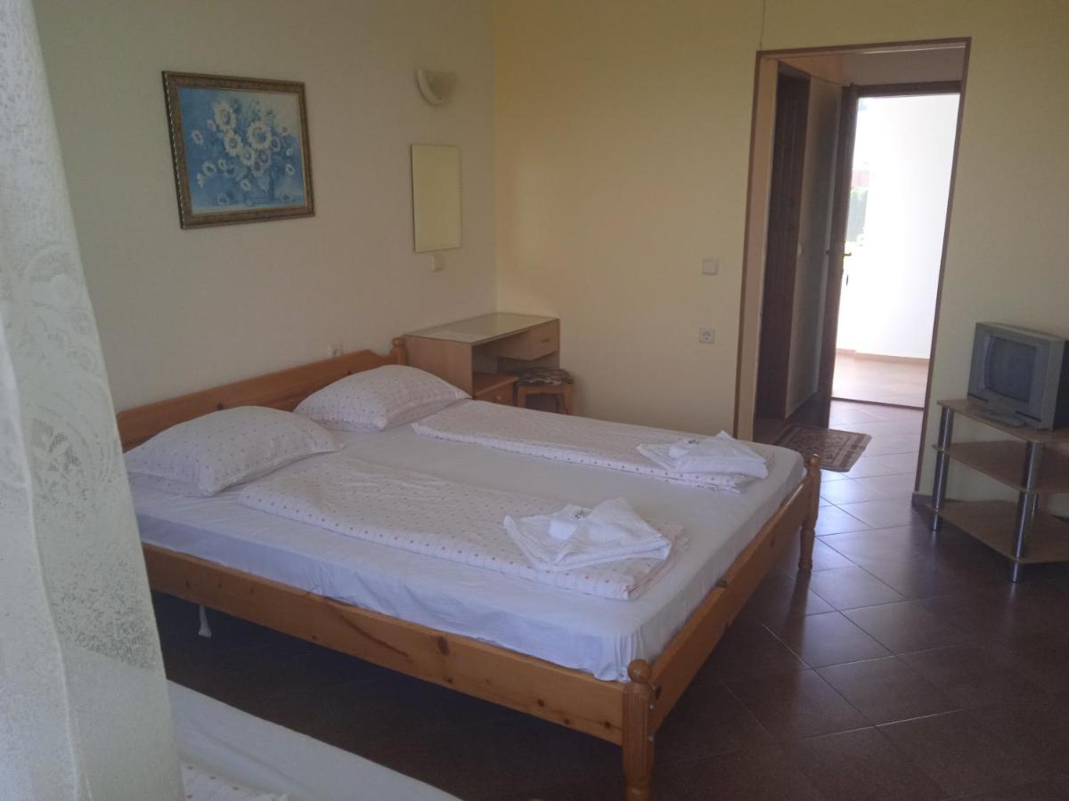Double Room with Private Bathroom - Photo 3