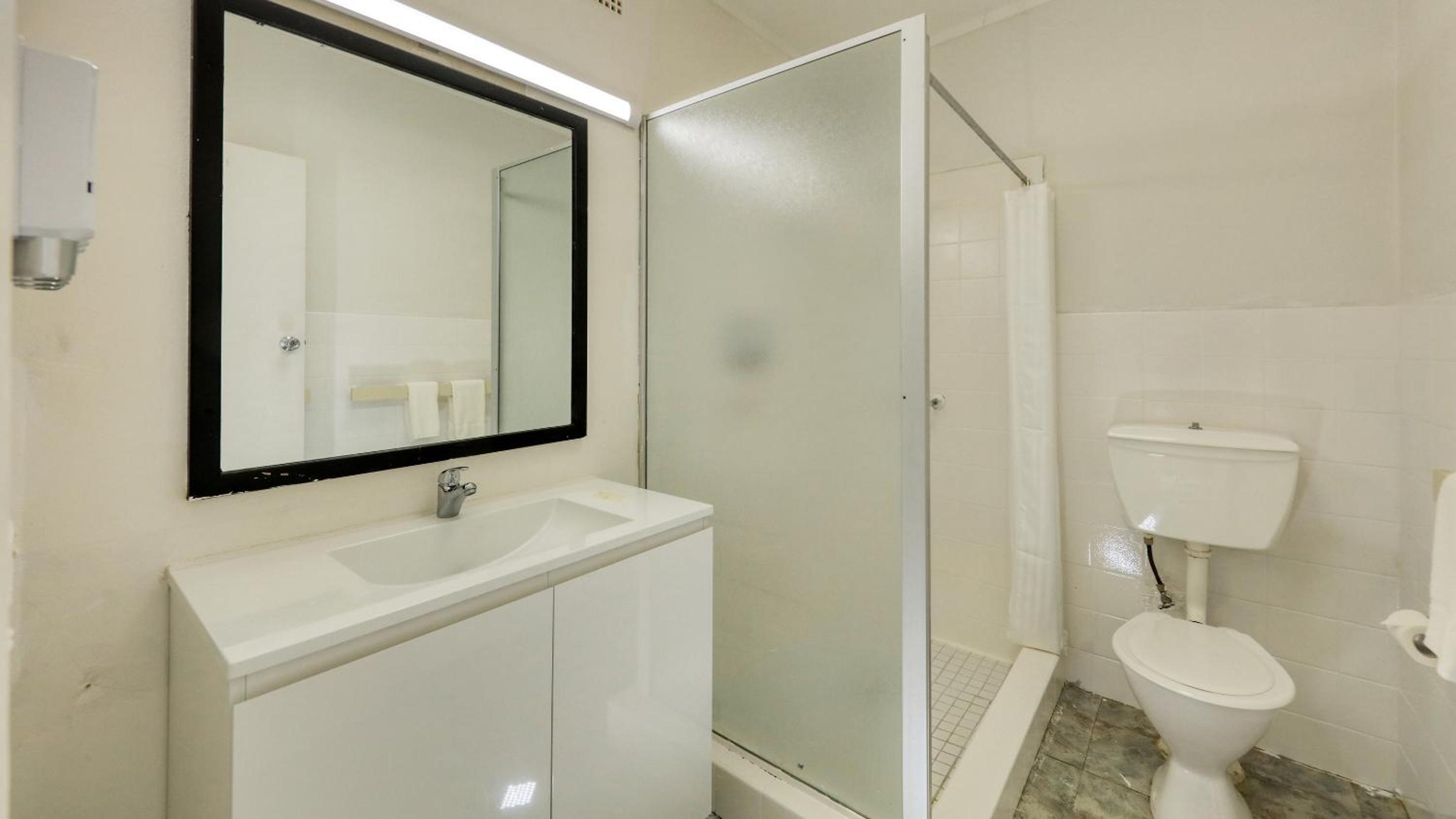 Family Room with Bathroom photo 2
