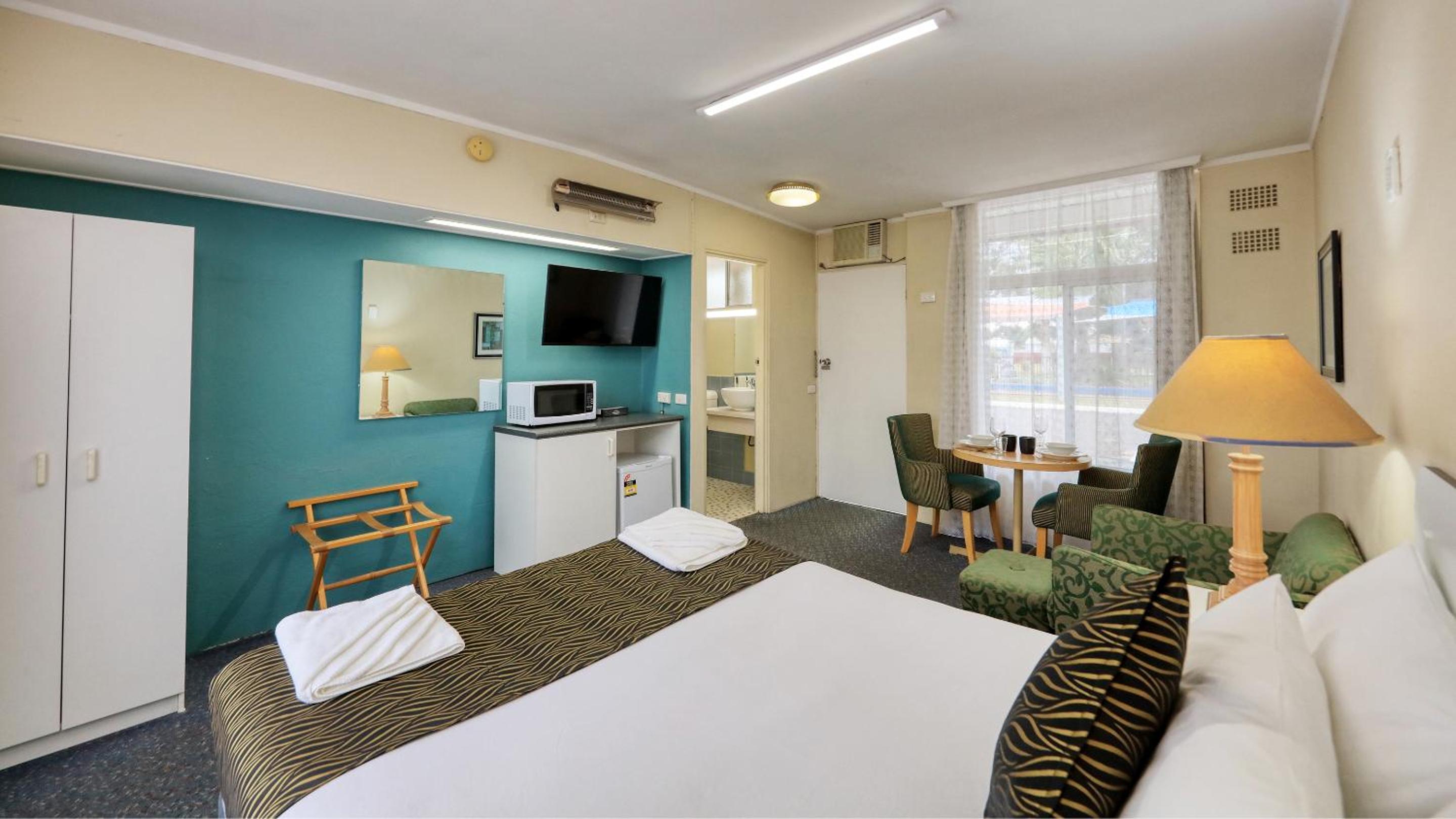 Deluxe King Room photo 1