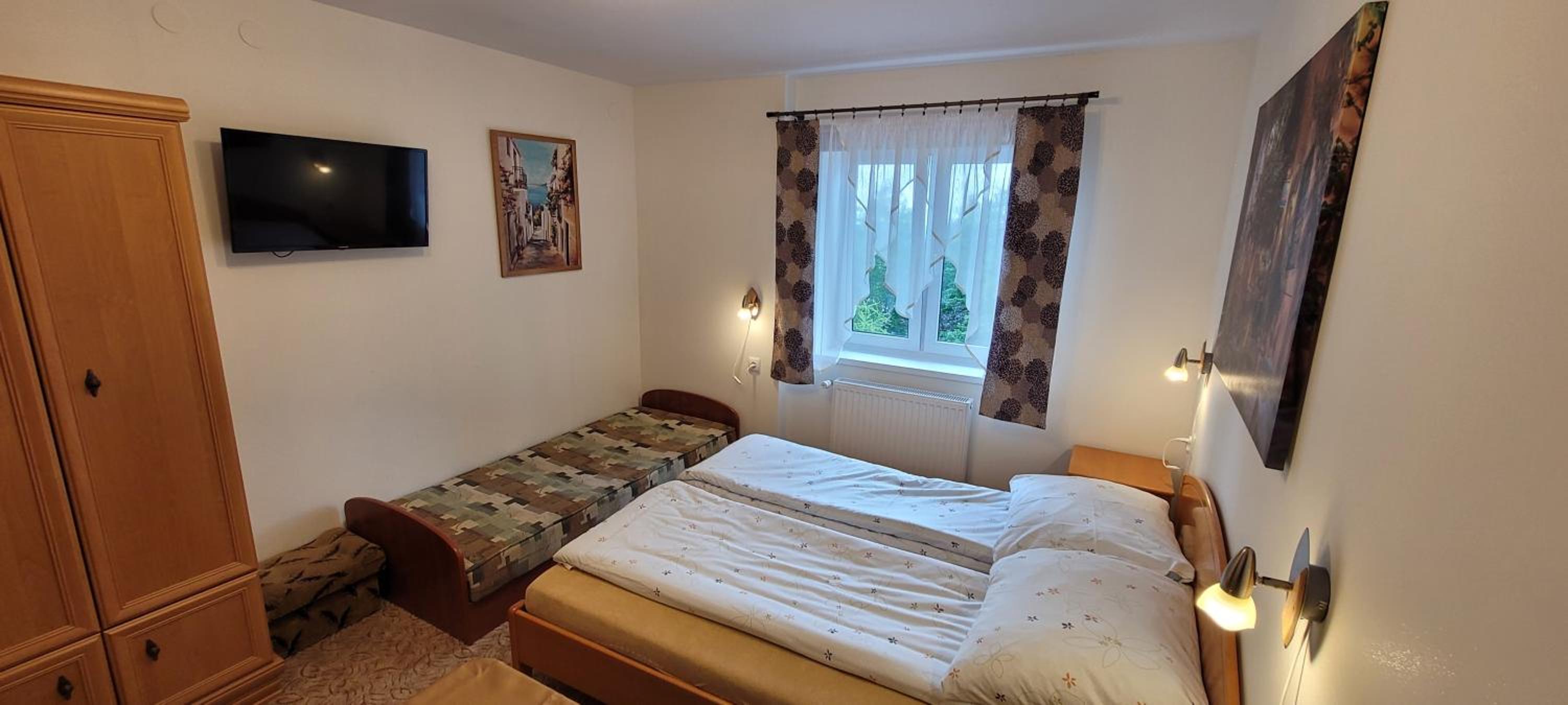 Double or Twin Room - Photo 5