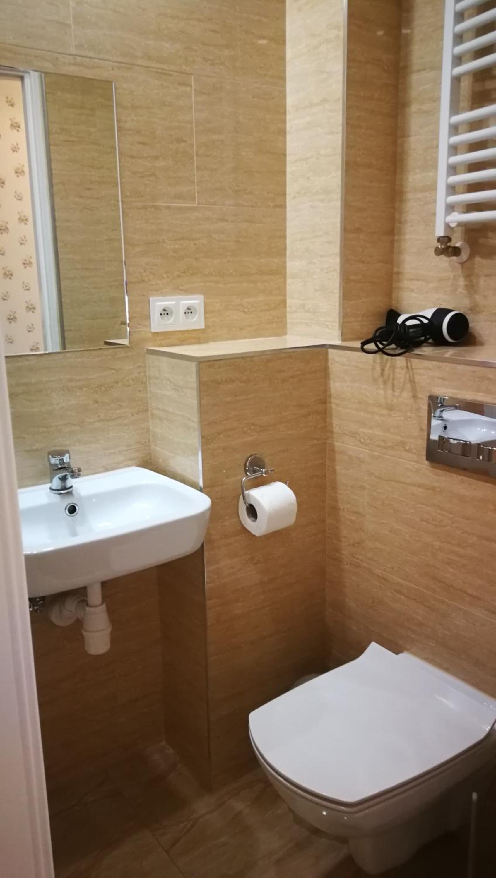 Double or Twin Room - Photo 12
