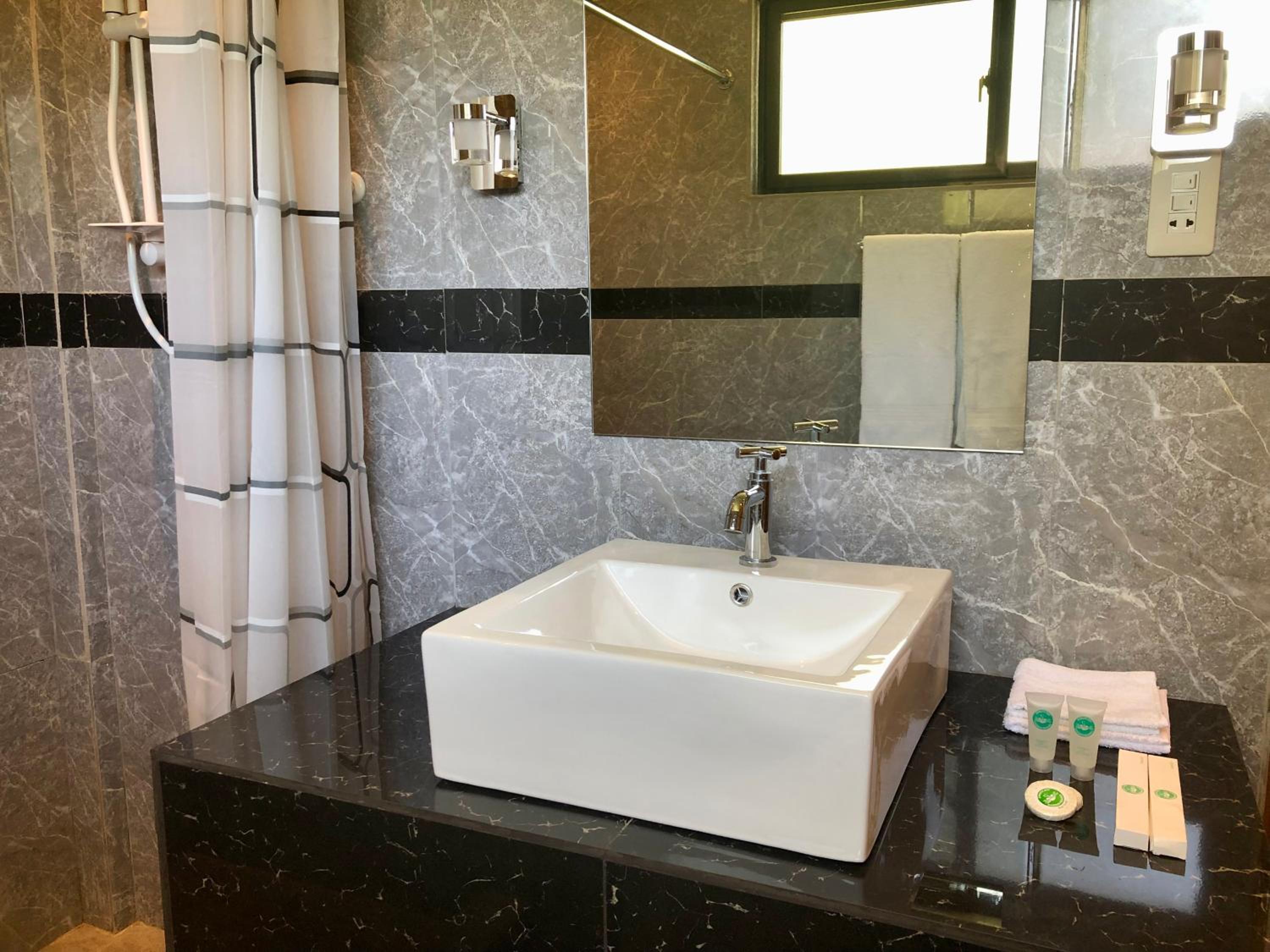 Deluxe Bungalow - Photo 6