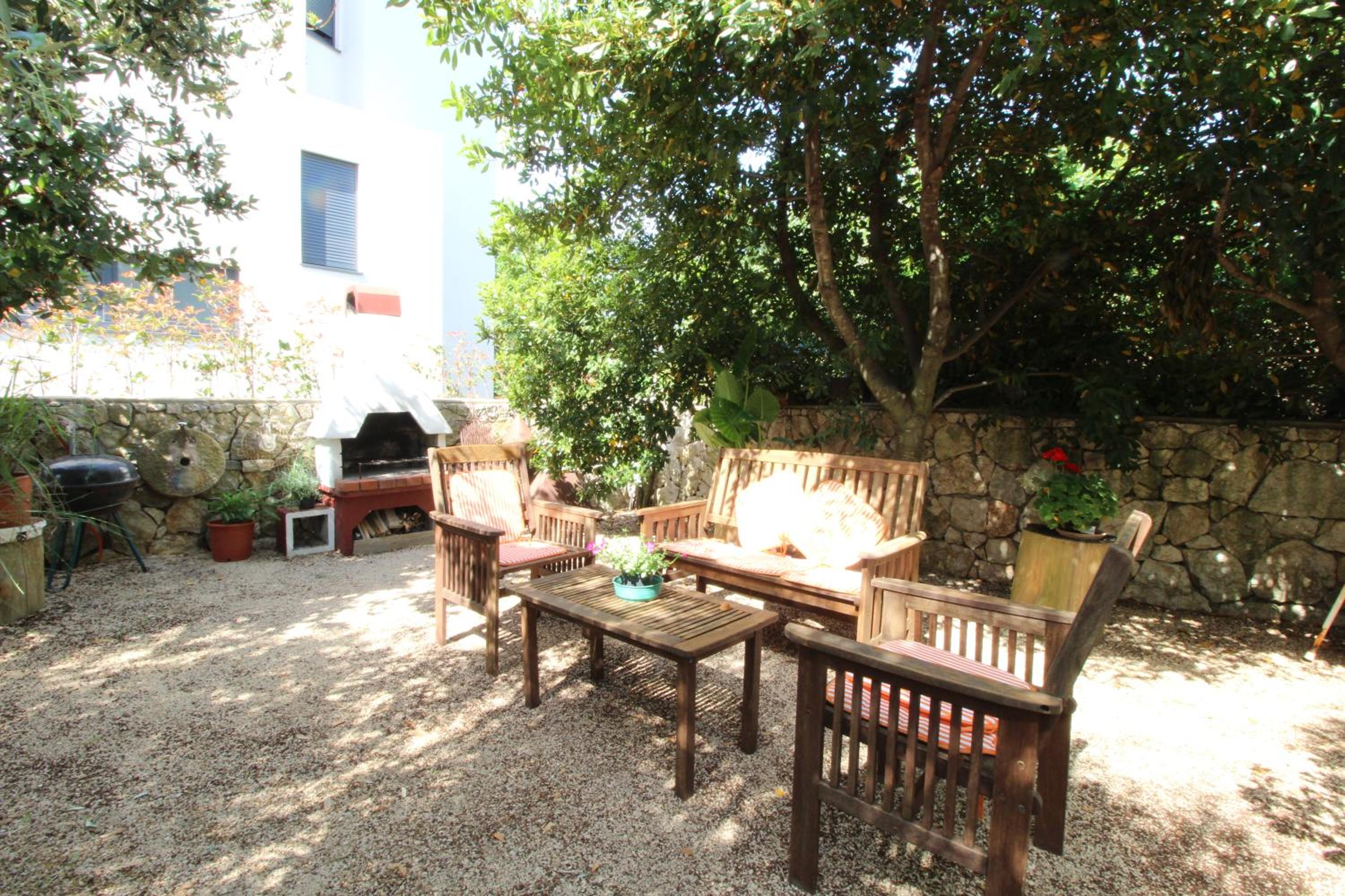 Apartment with Balcony - Photo 17