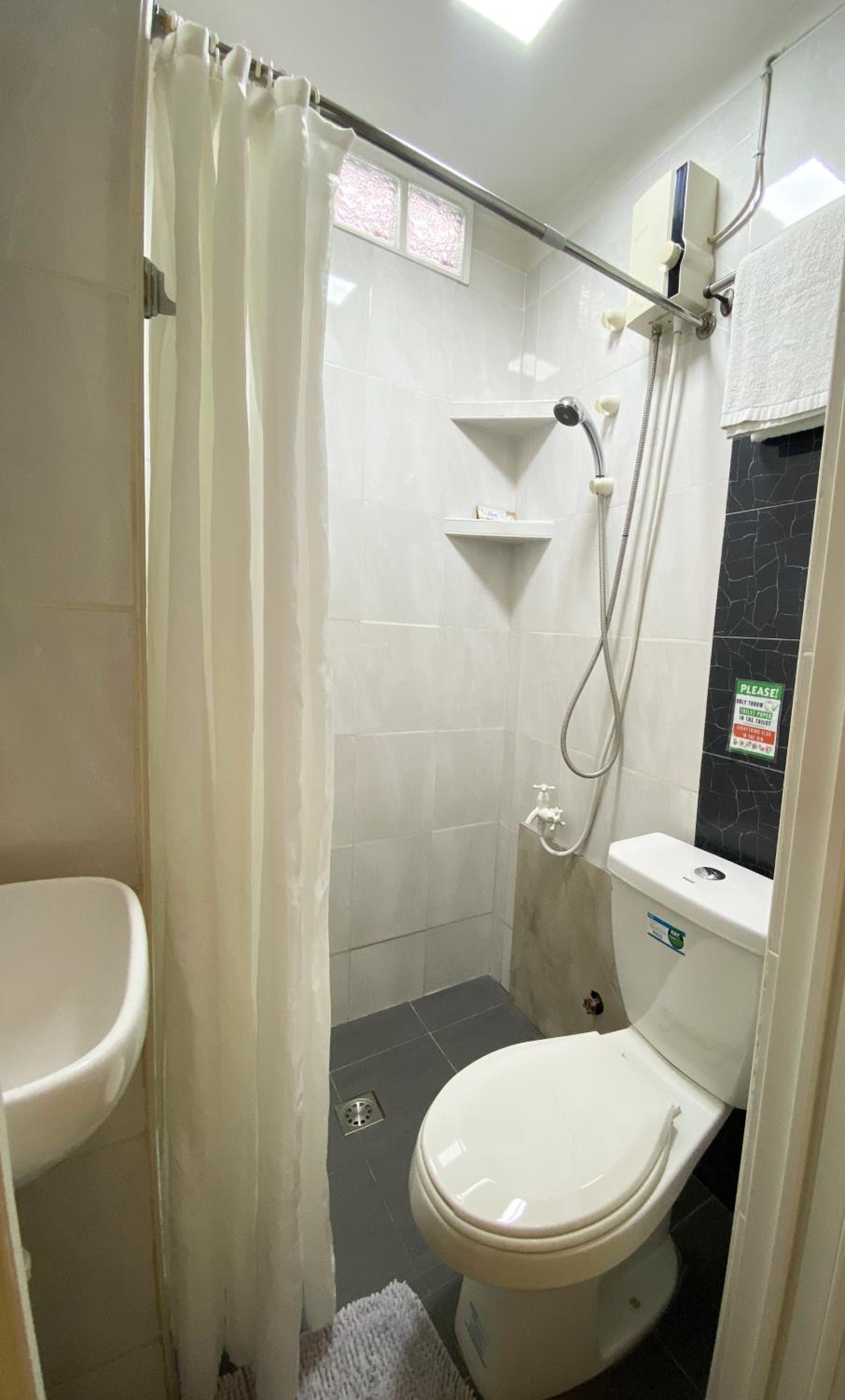 Single Room with Private Bathroom photo 2