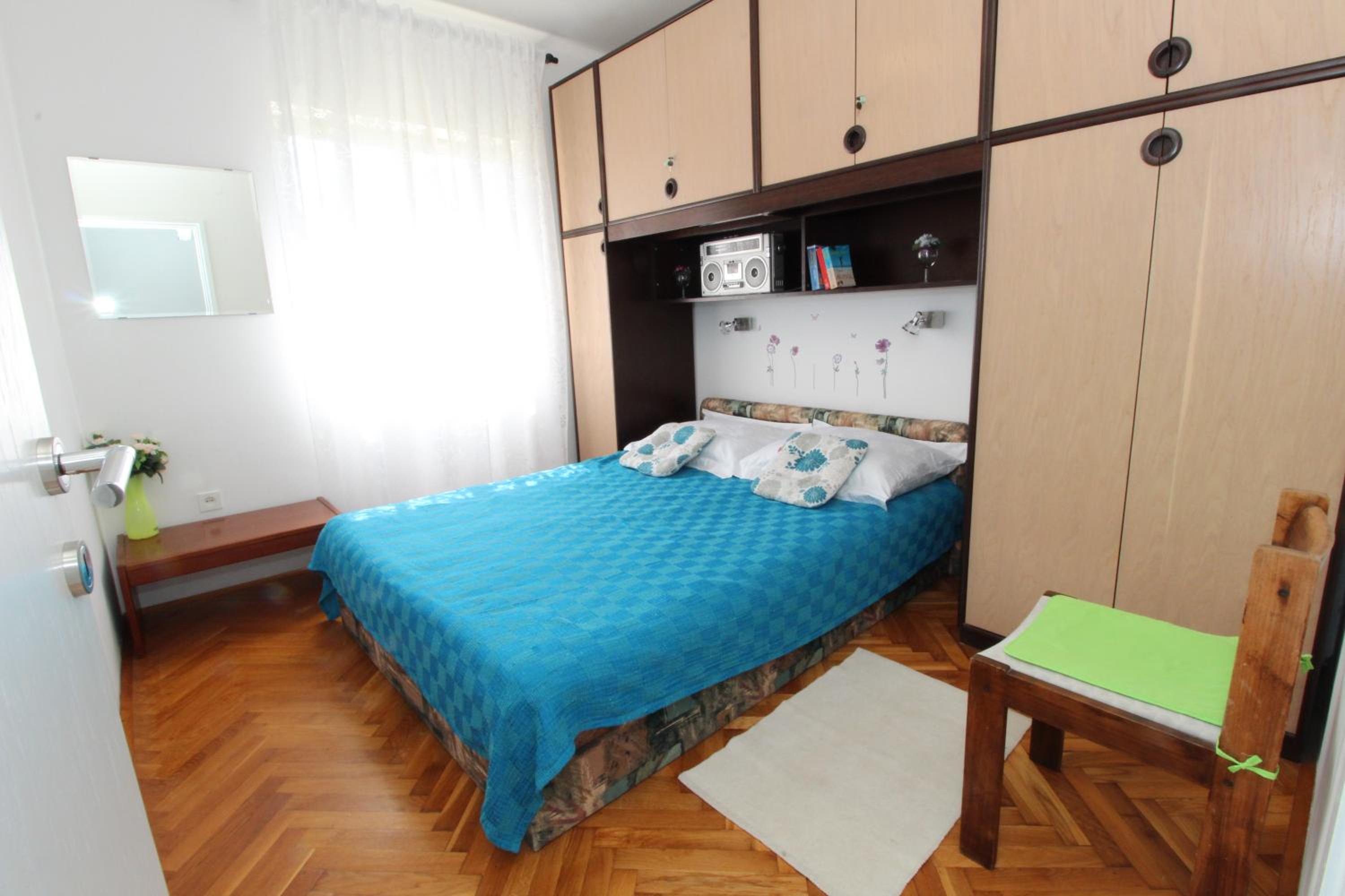 Apartment with Garden View