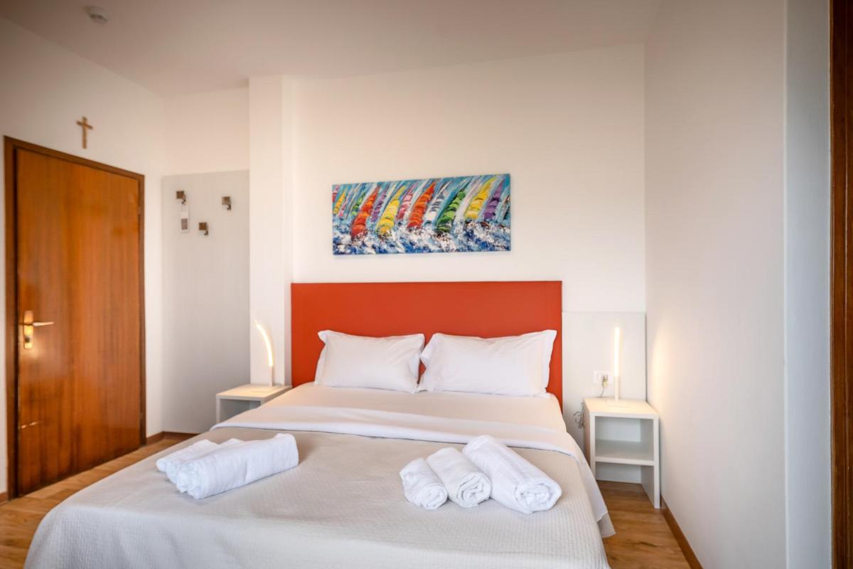 Double Room with Balcony and Sea View - Photo 7
