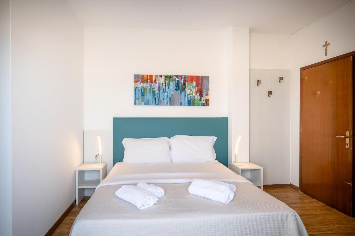 Double Room with Balcony and Sea View - Photo 6