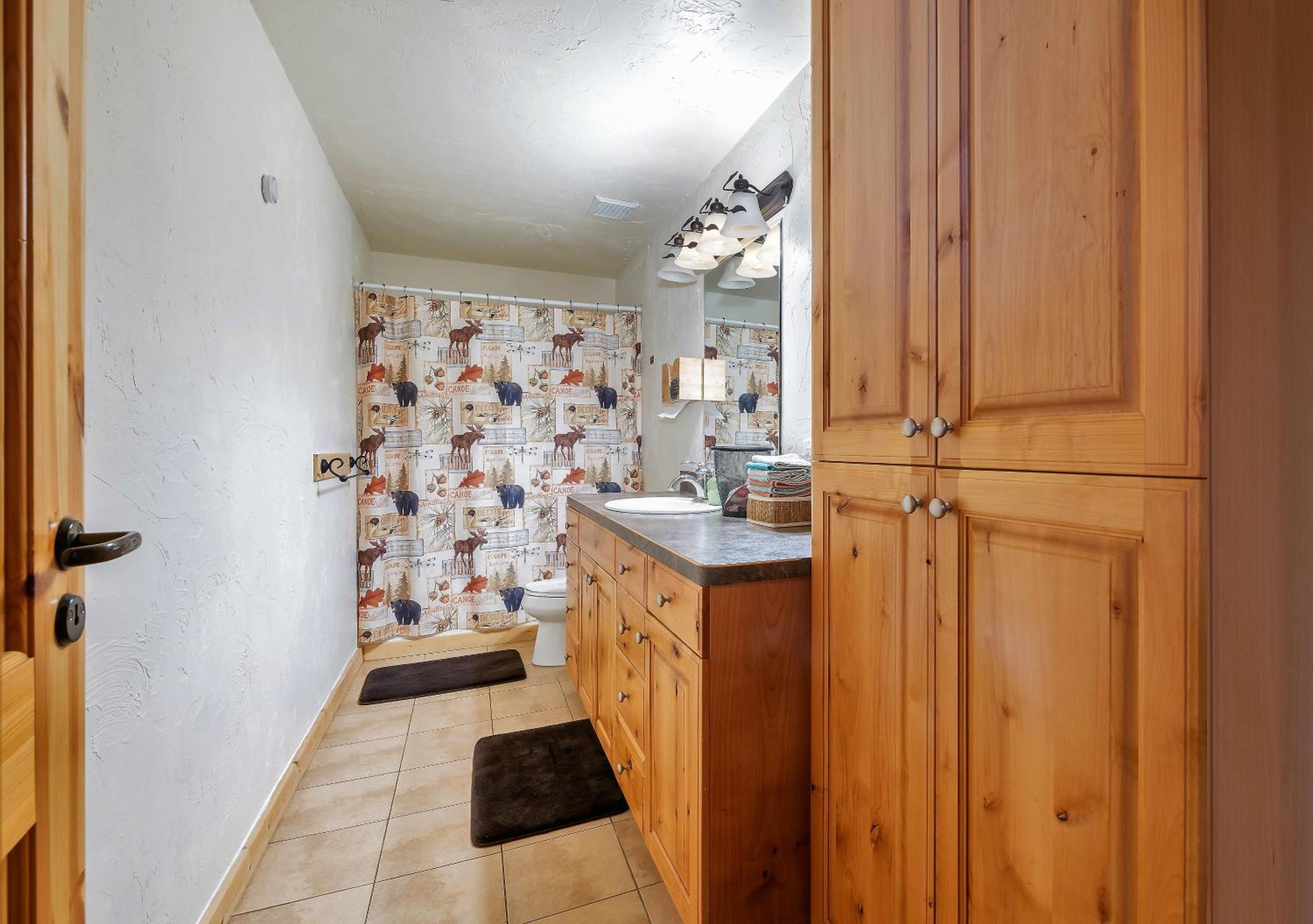 Economy Quadruple Room with Shared Bathroom photo 3