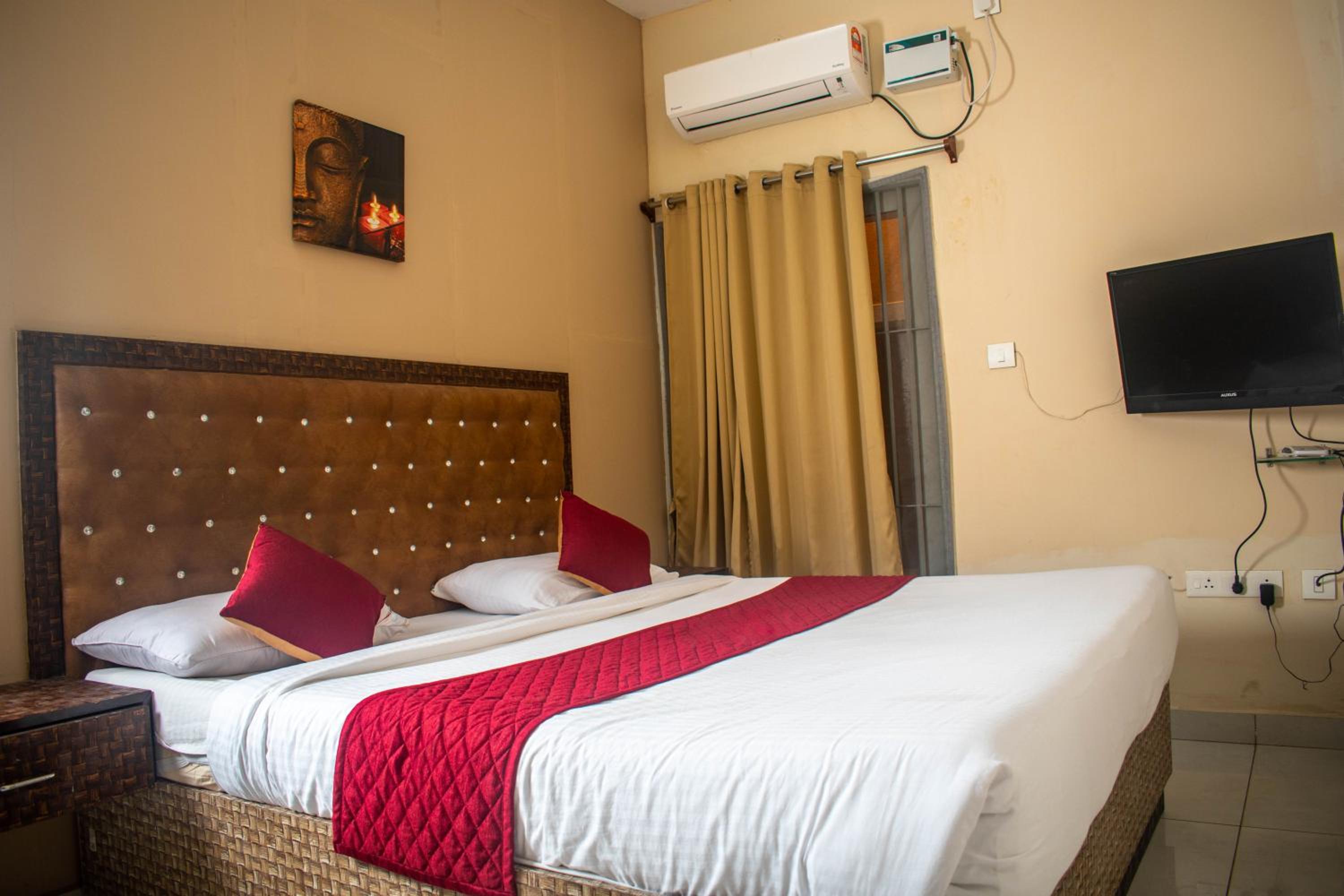 King Suite - Photo 2