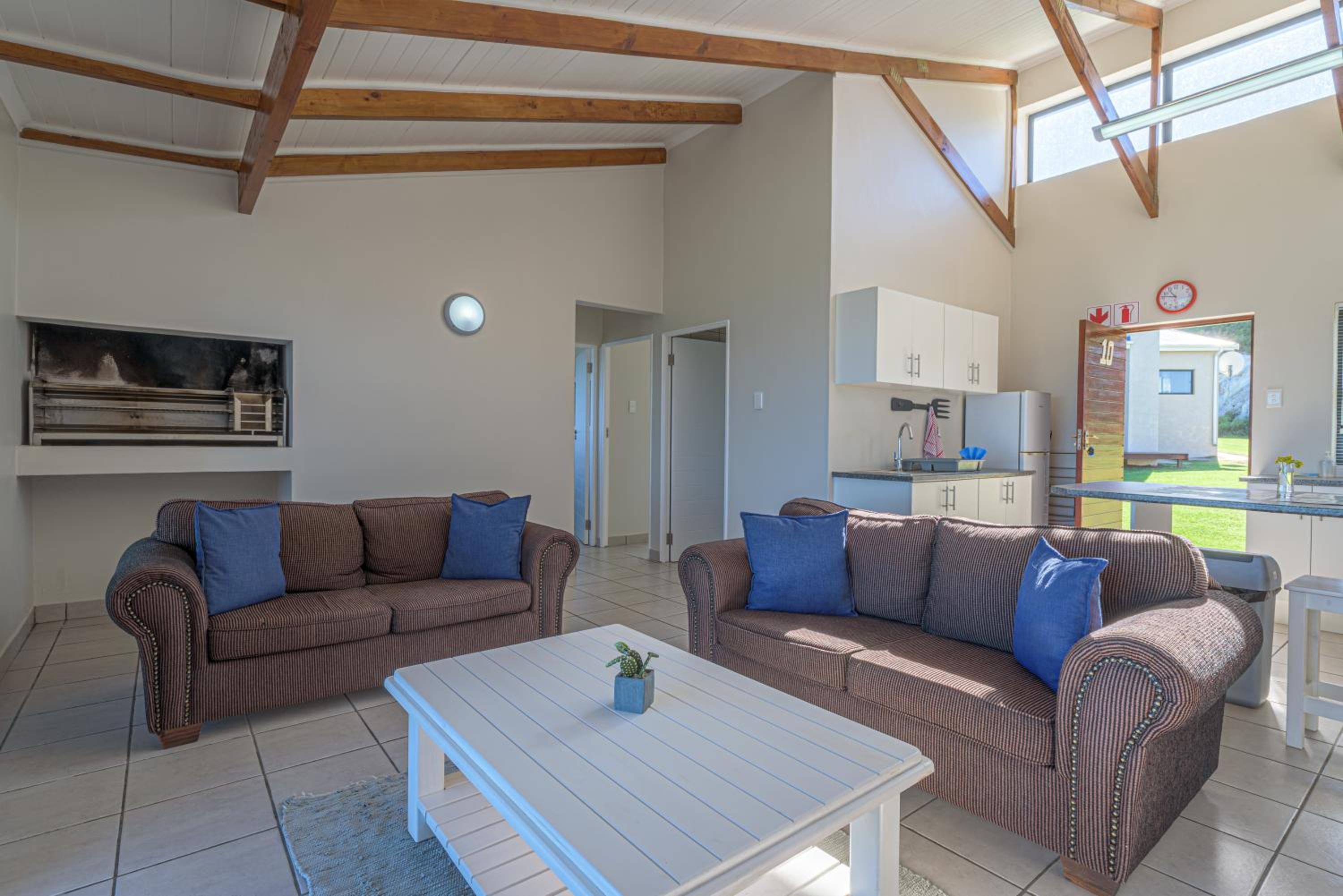 Apartment with Sea View - Photo 7