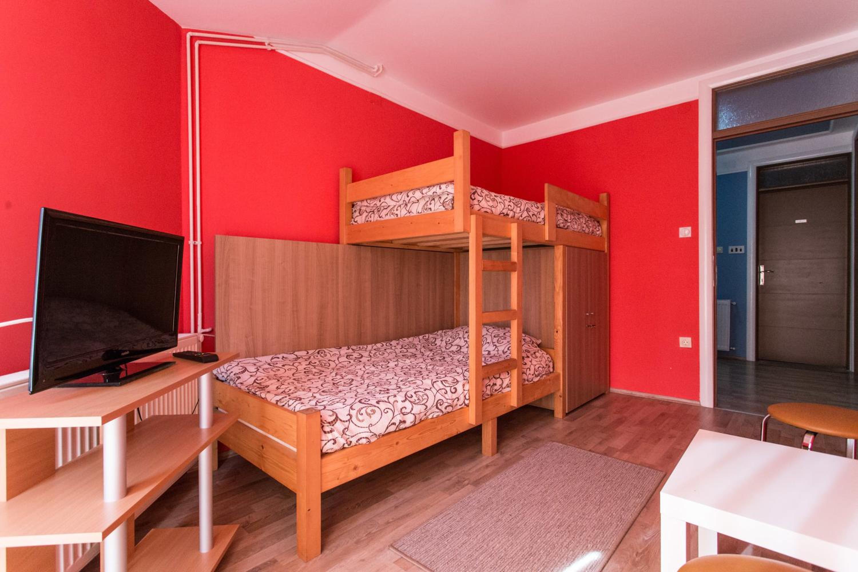 Twin Room with Shared Bathroom photo 3