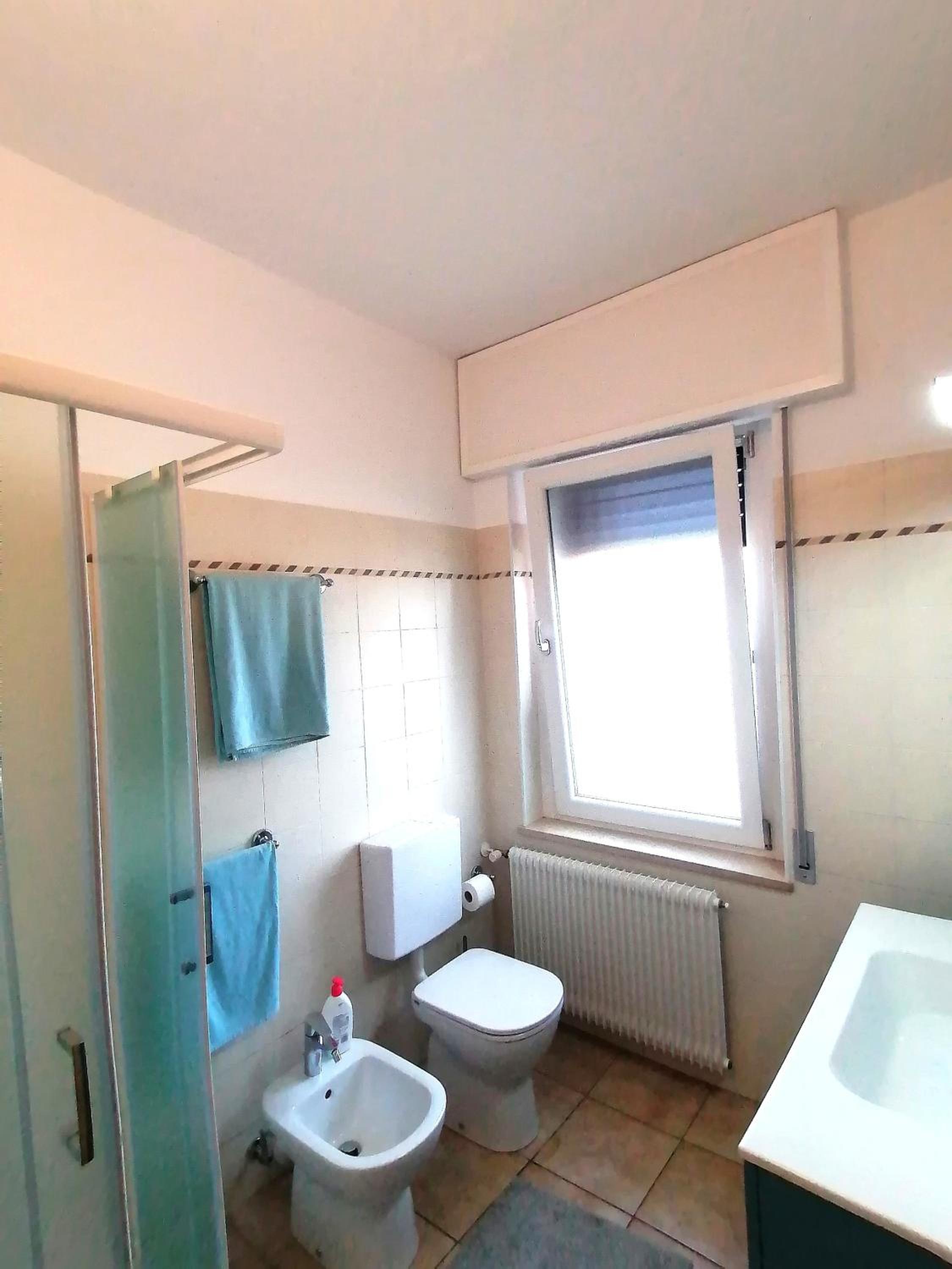 Twin Room with Shared Toilet photo 2