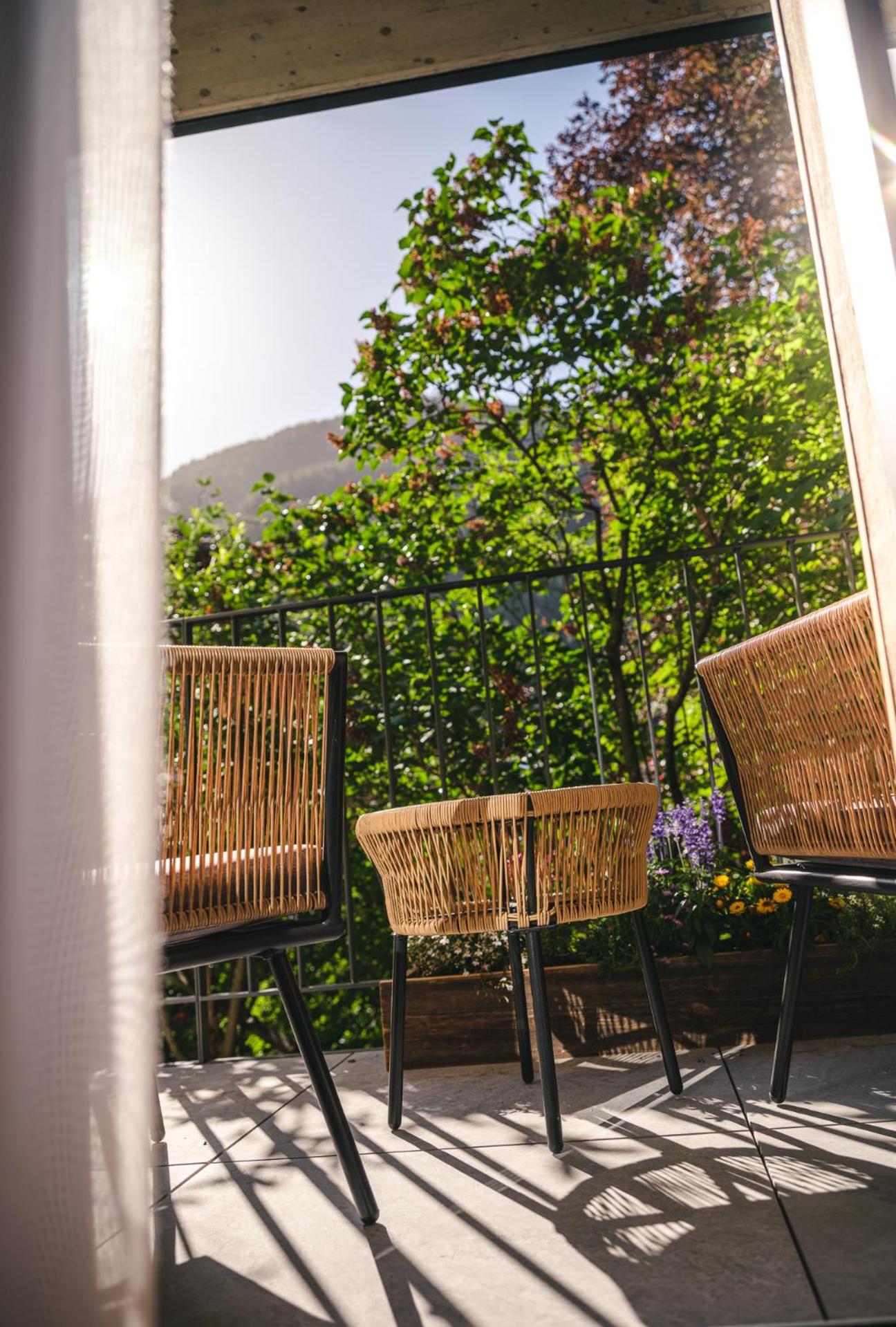 Deluxe Double Room with Balcony - Photo 8
