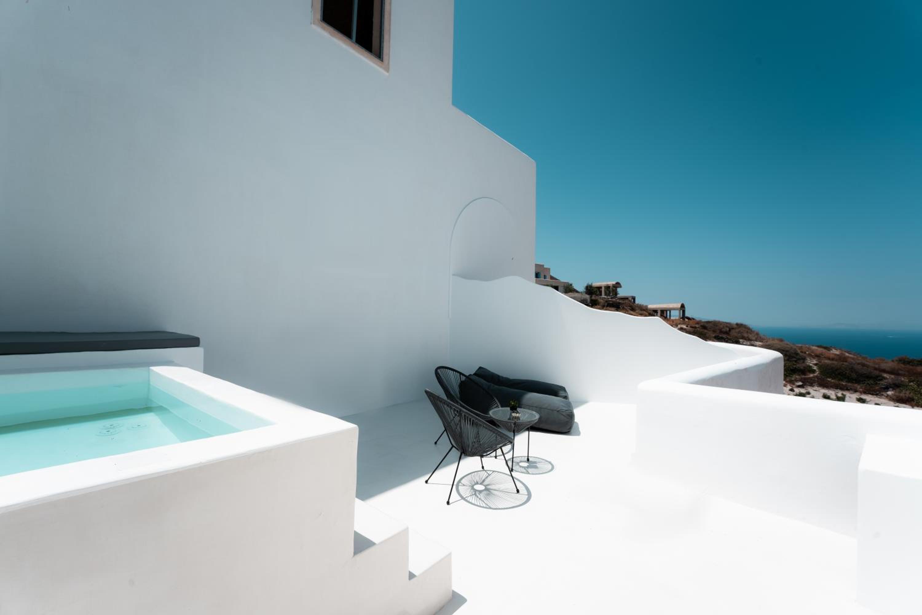 Deluxe Suite with Outdoor Hot Tub & Sea View - Photo 6