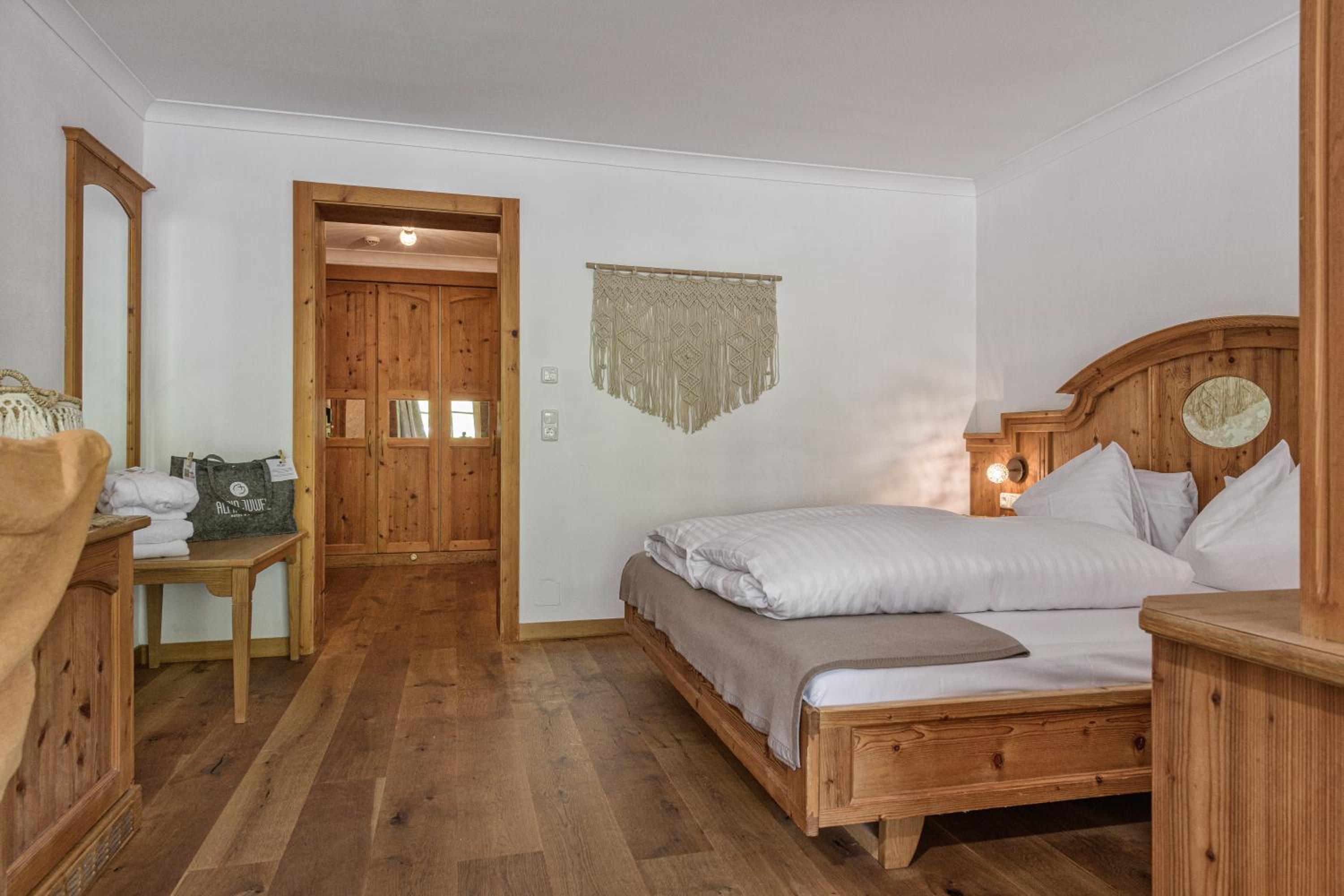 Standard Junior Suite - Photo 6