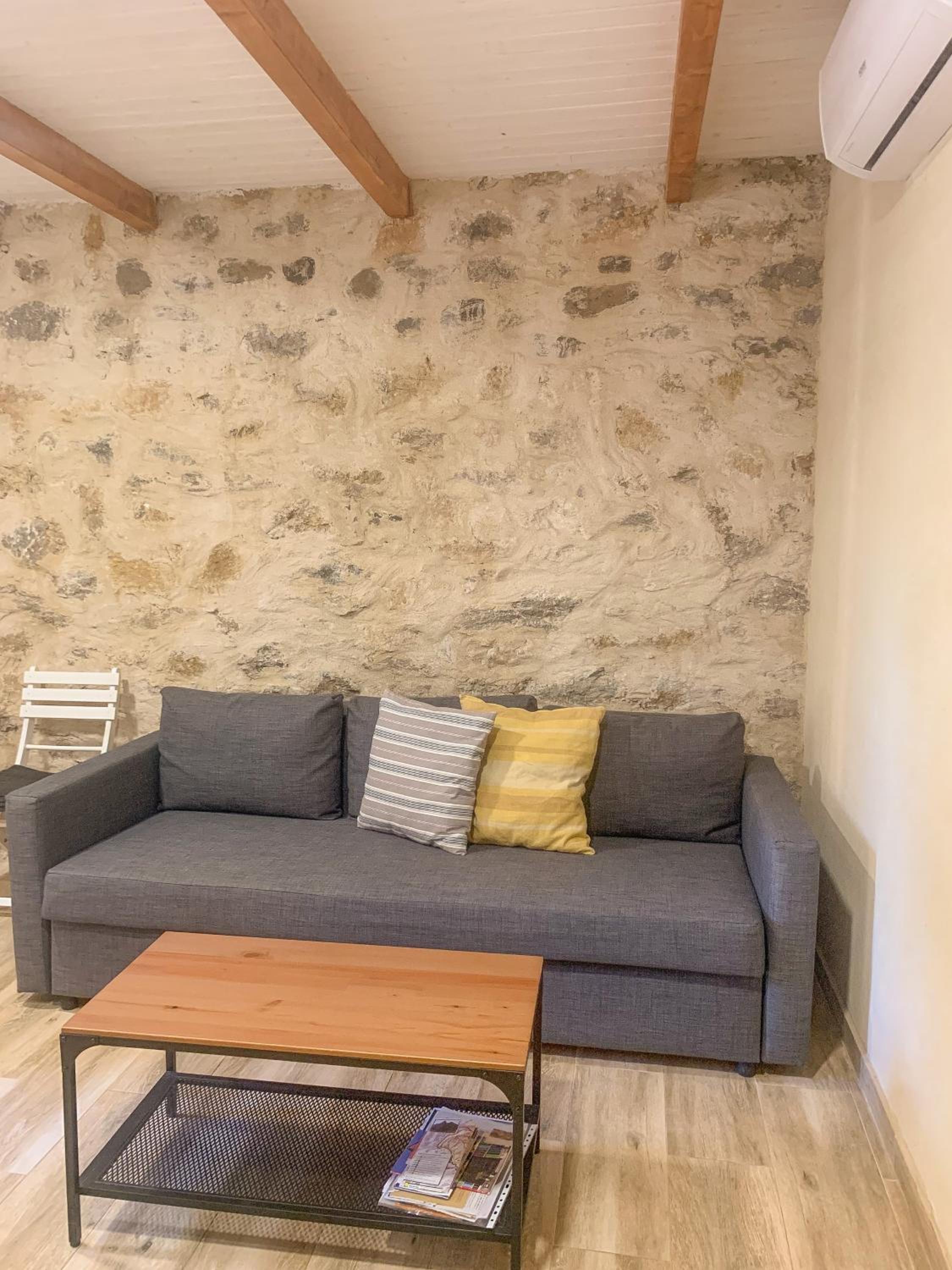 Apartment with Mountain View