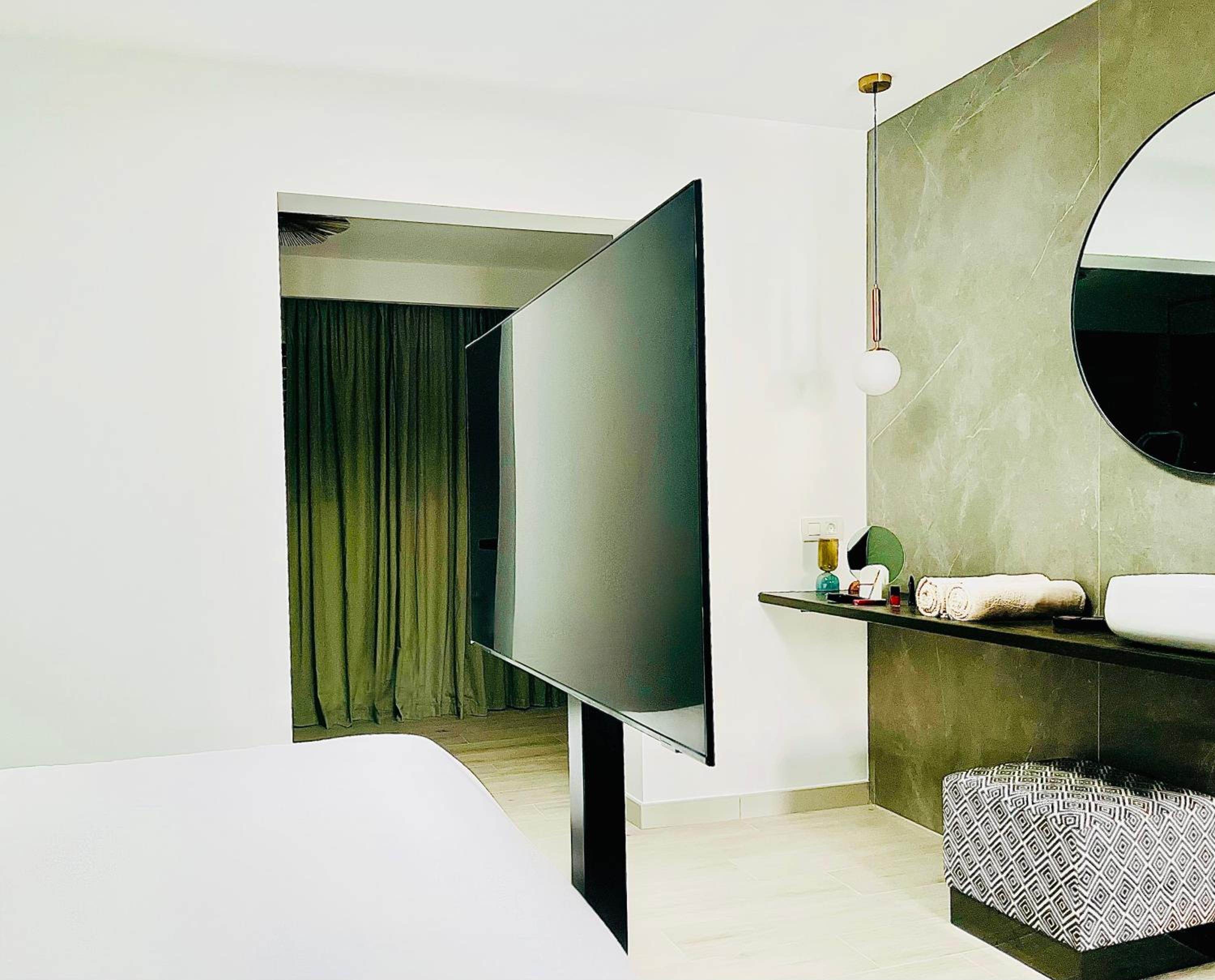 Deluxe Apartment with Swimming Pool  - Photo 33