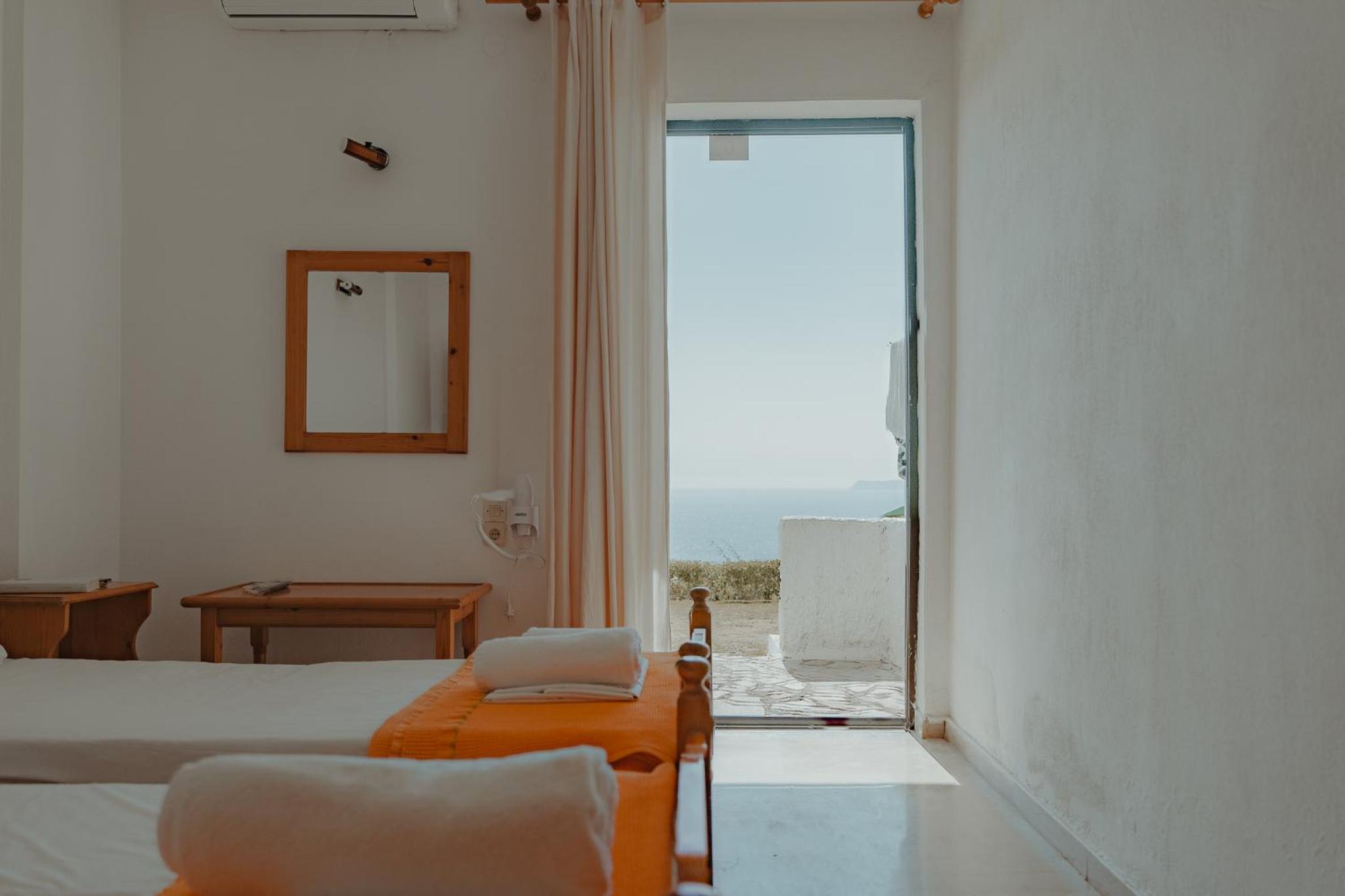 Twin Room with Sea View Ground Floor