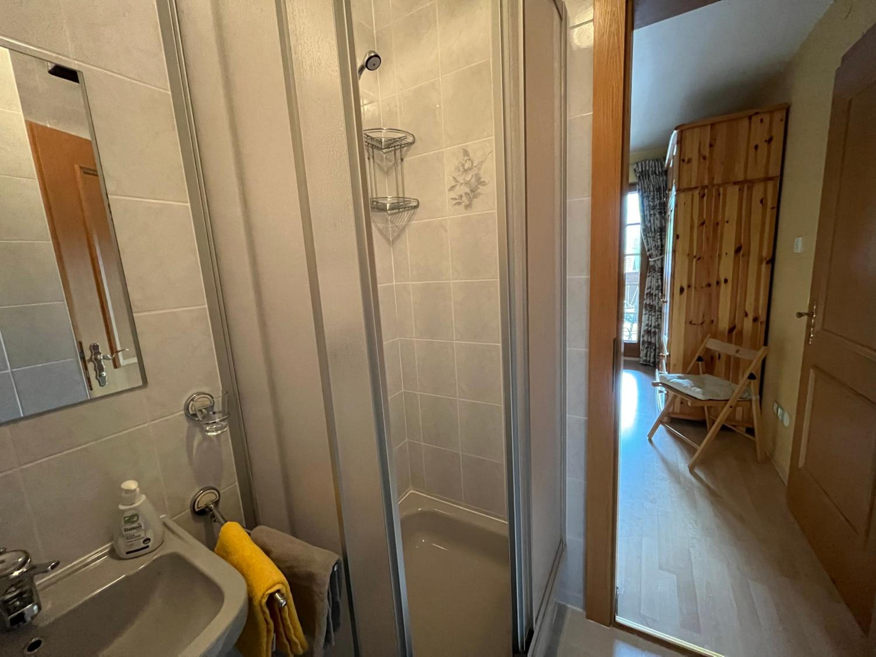 Double or Twin Room with Balcony - Photo 3