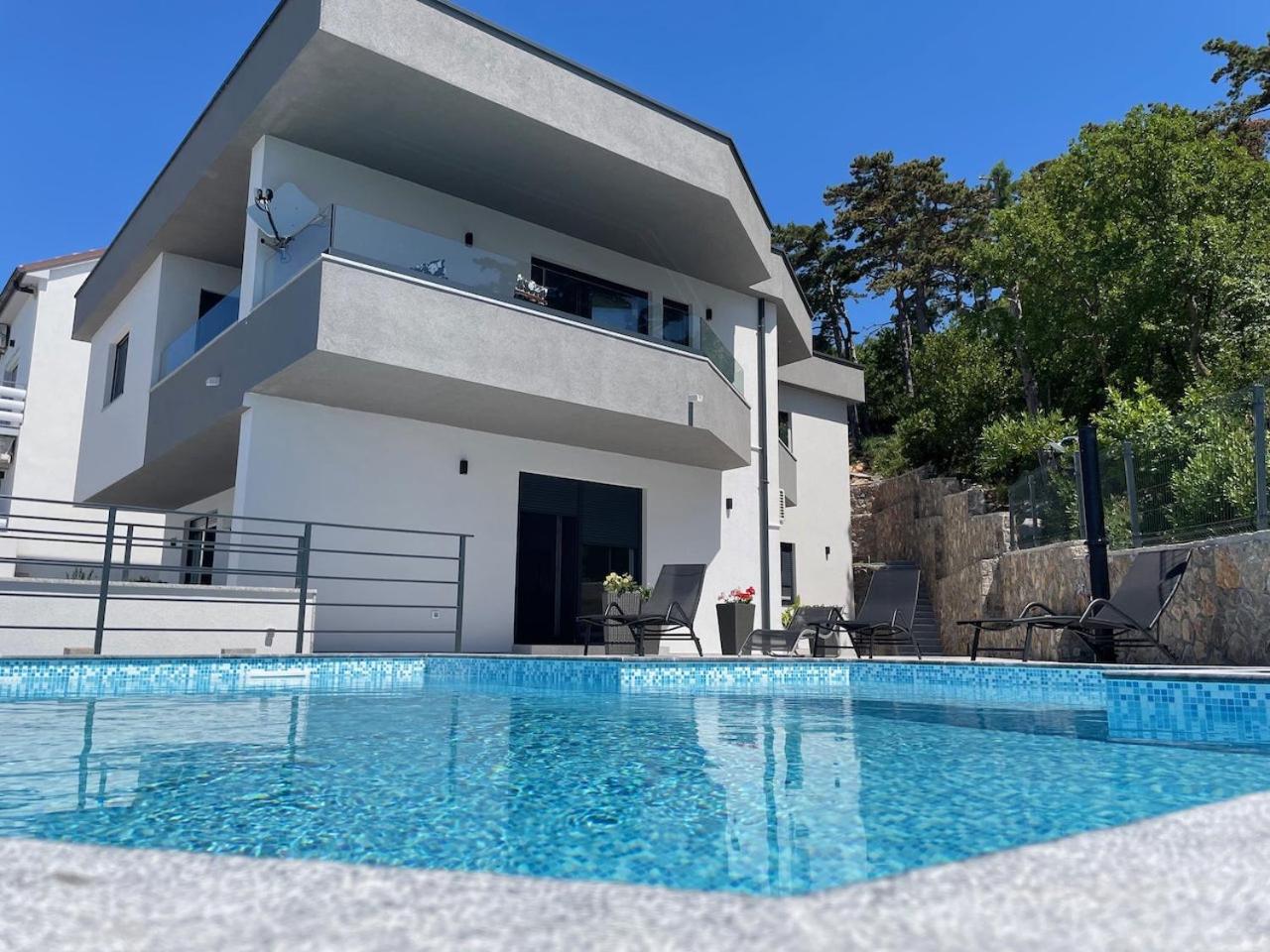 Villa photo 2