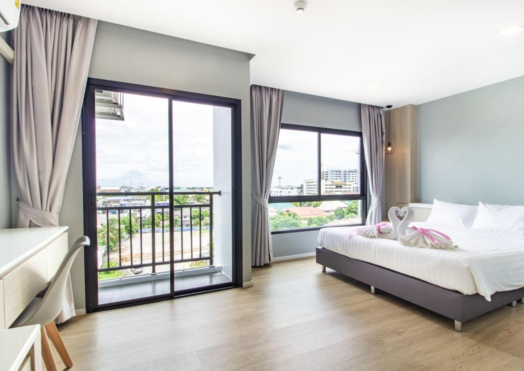 Deluxe King Room - Photo 1